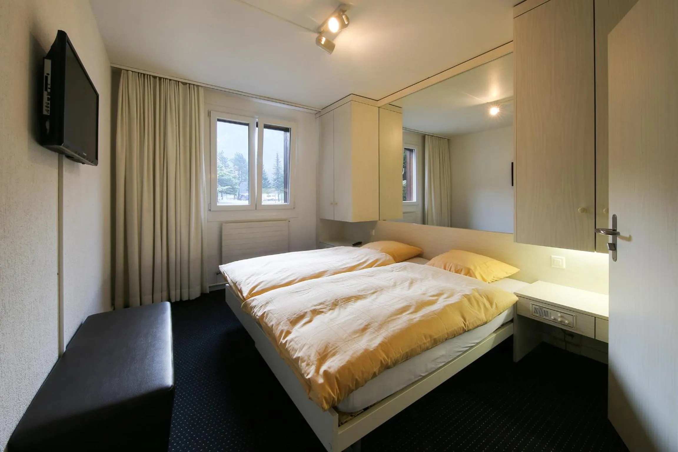 Day, Bed in Hotel Grüsch