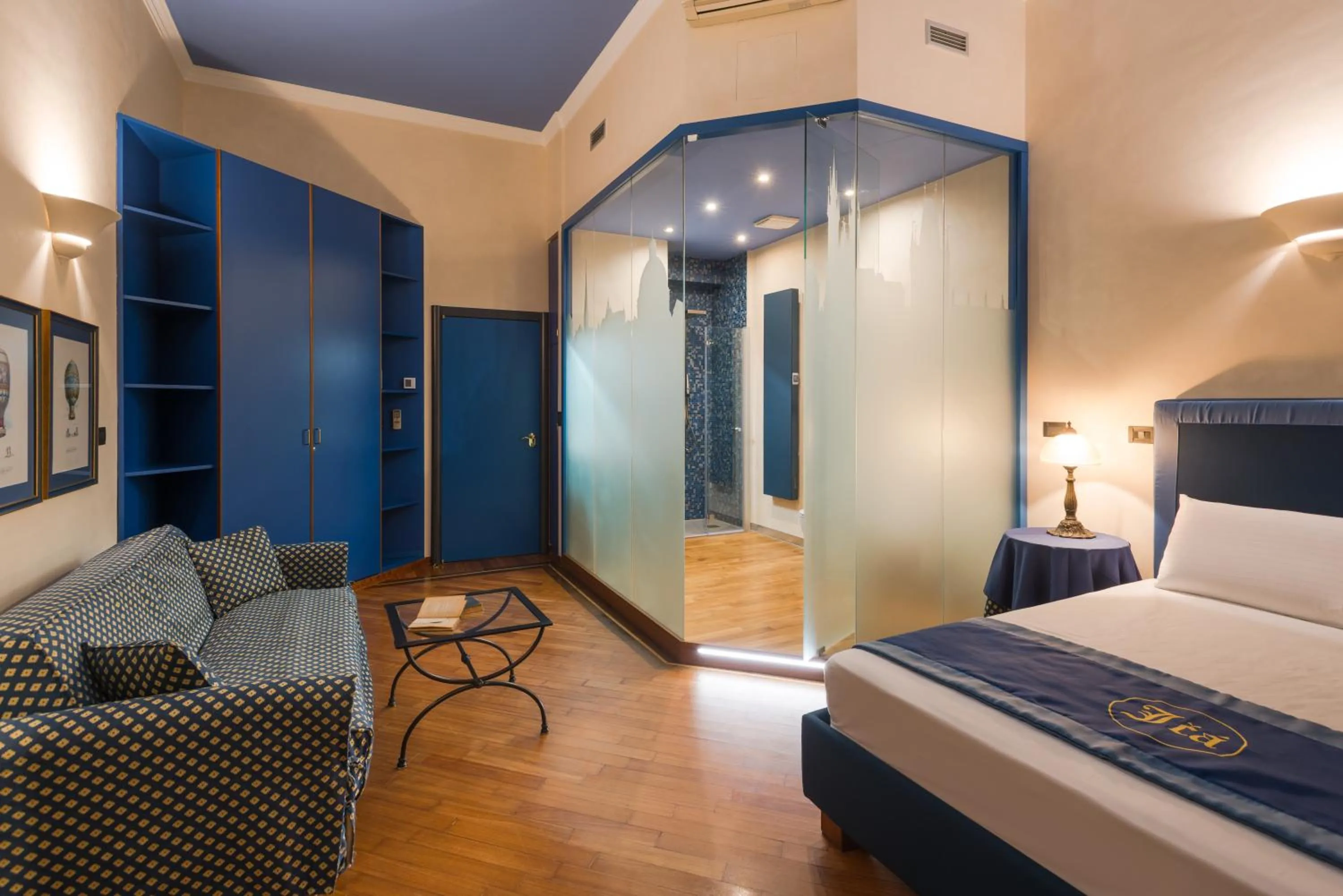 Photo of the whole room, Bed in Residence Jecna