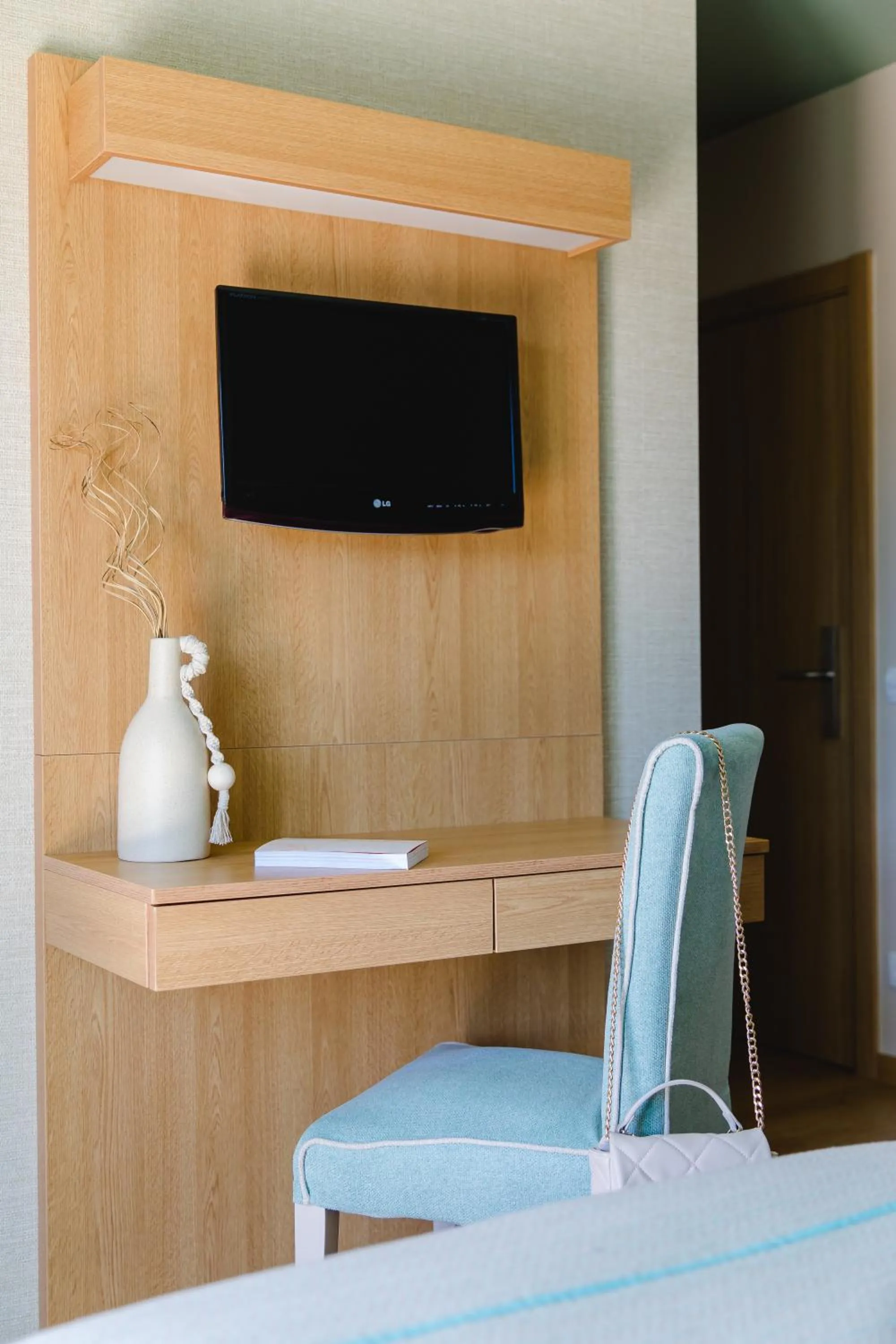 TV and multimedia in Hotel Santo António de Fátima