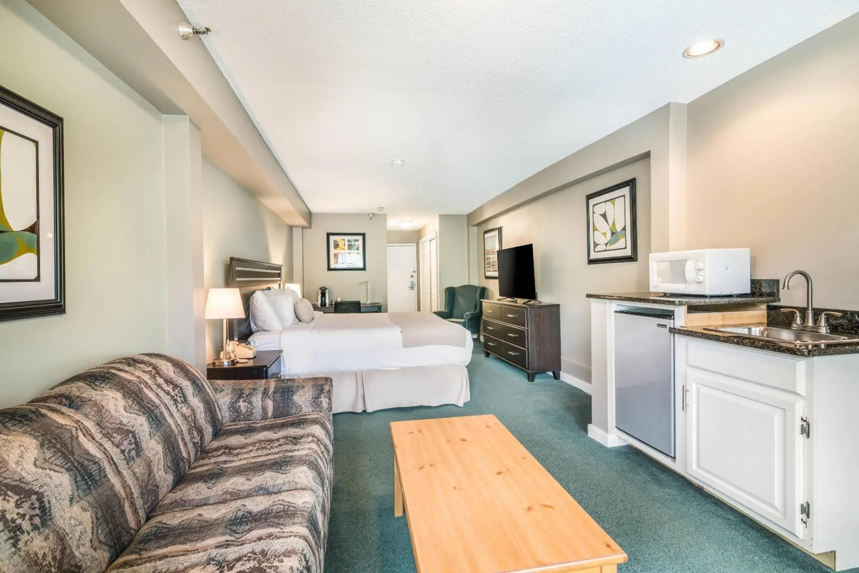 Bedroom, Bed in The Valley Inn, an Ascend Collection Hotel Bedroom, Bed in The Valley Inn, an Ascend Collection Hotel