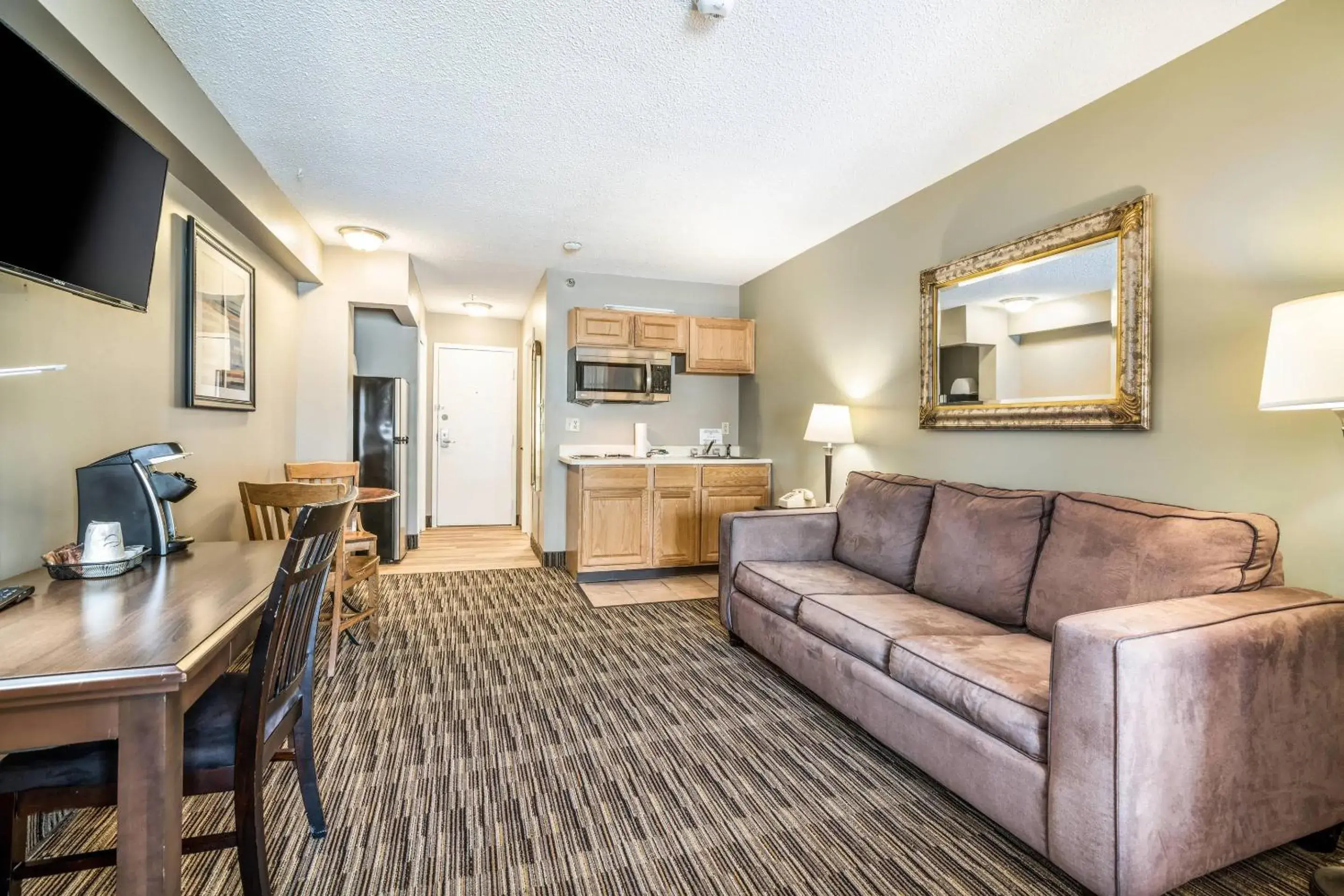 Queen Suite with Sofa-bed - Non-Smoking in The Valley Inn, an Ascend Collection Hotel Queen Suite with Sofa-bed - Non-Smoking in The Valley Inn, an Ascend Collection Hotel