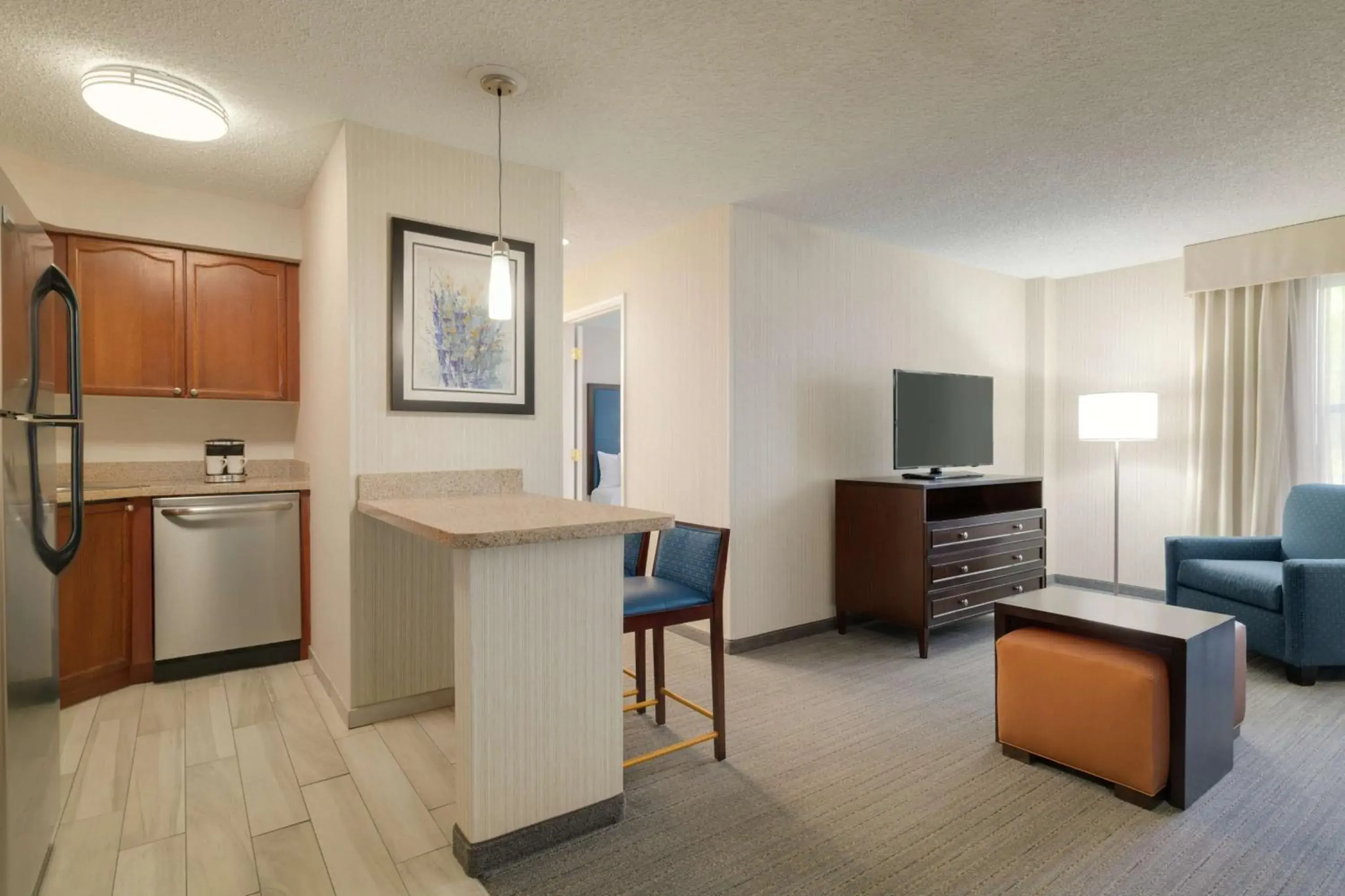 Living room, TV/Entertainment Center in Homewood Suites by Hilton Wilmington-Brandywine Valley