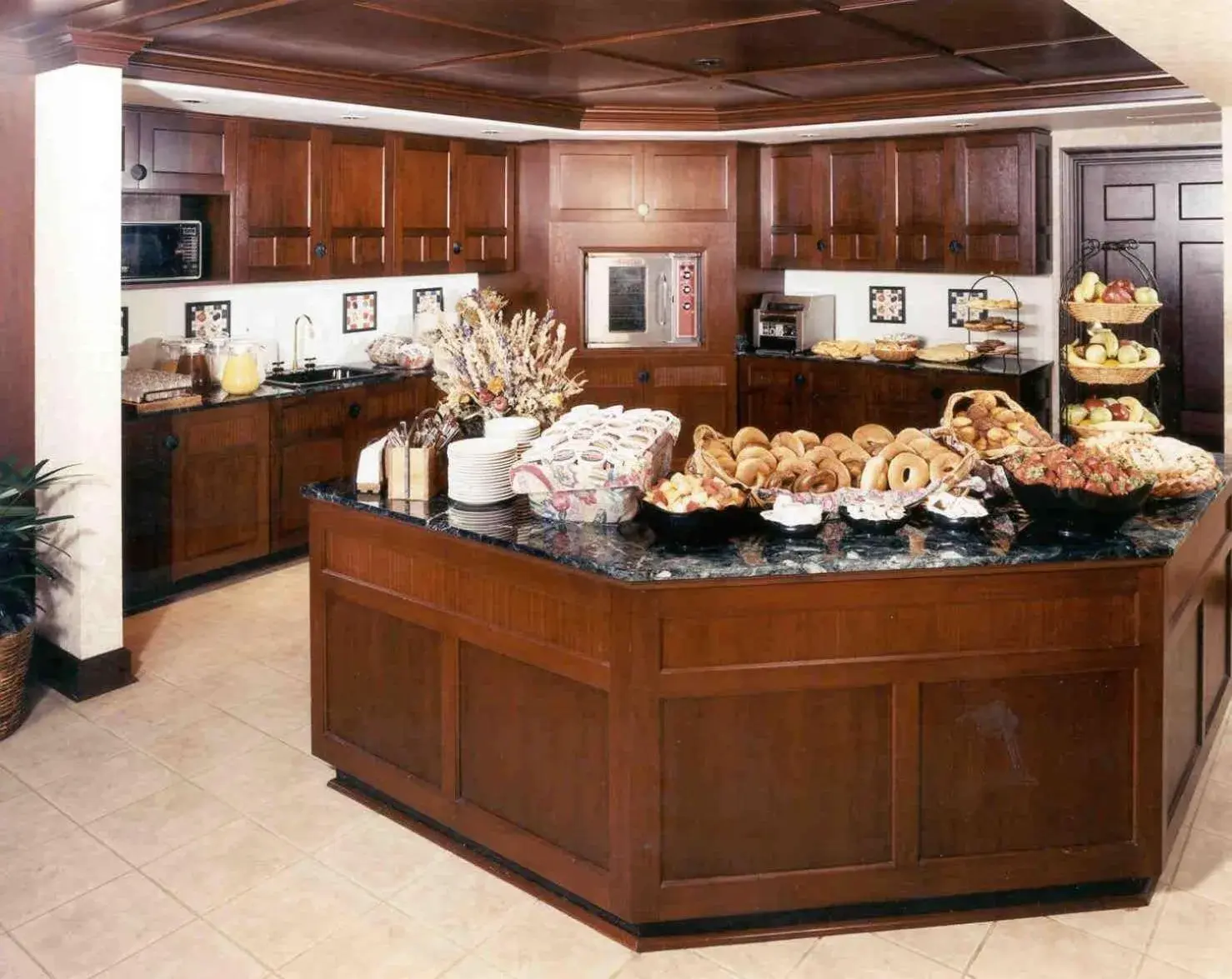 Dining area in Homewood Suites by Hilton Wilmington-Brandywine Valley