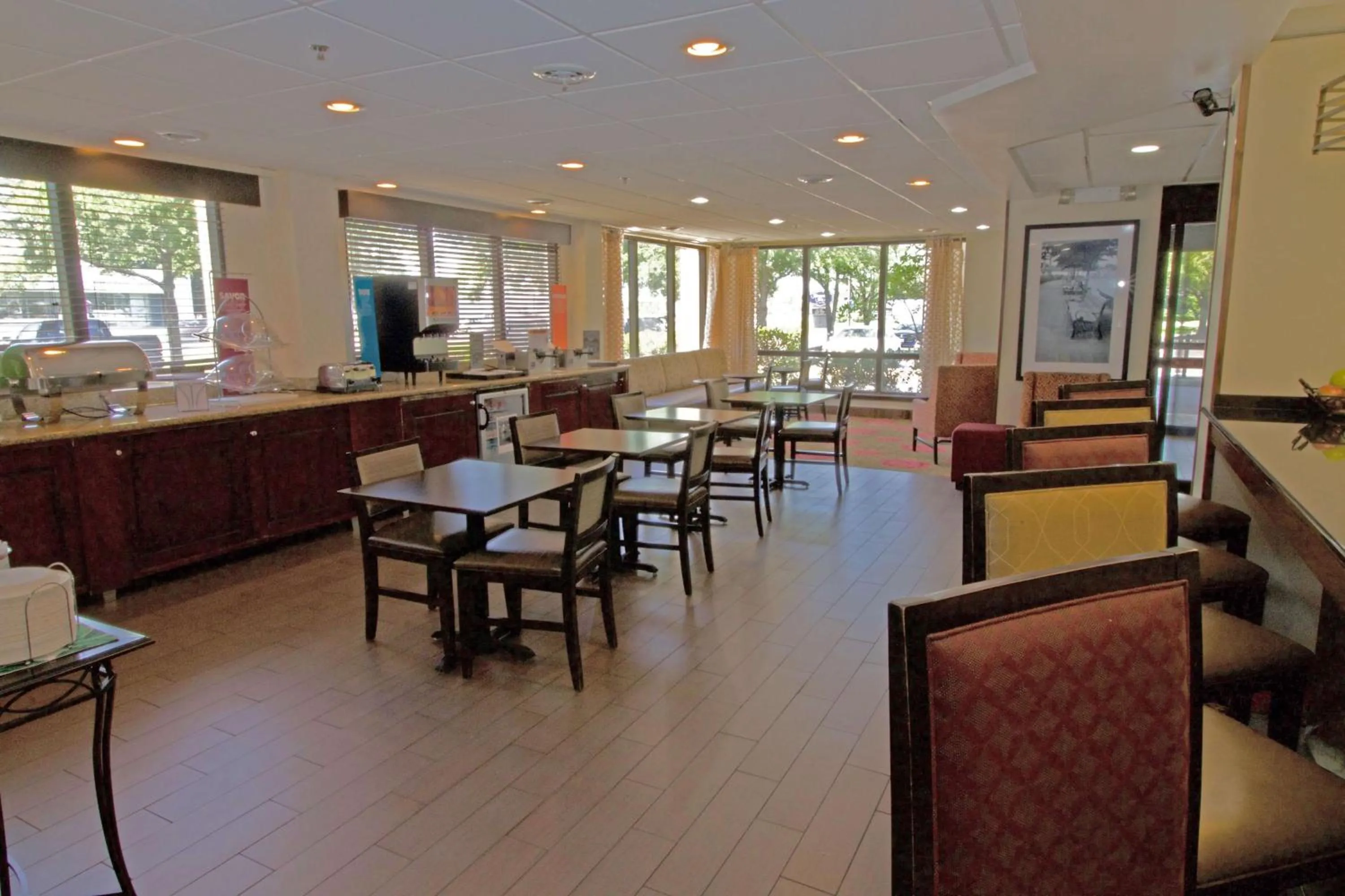 Restaurant/places to eat in Hampton Inn Norfolk/Chesapeake - Greenbrier Area