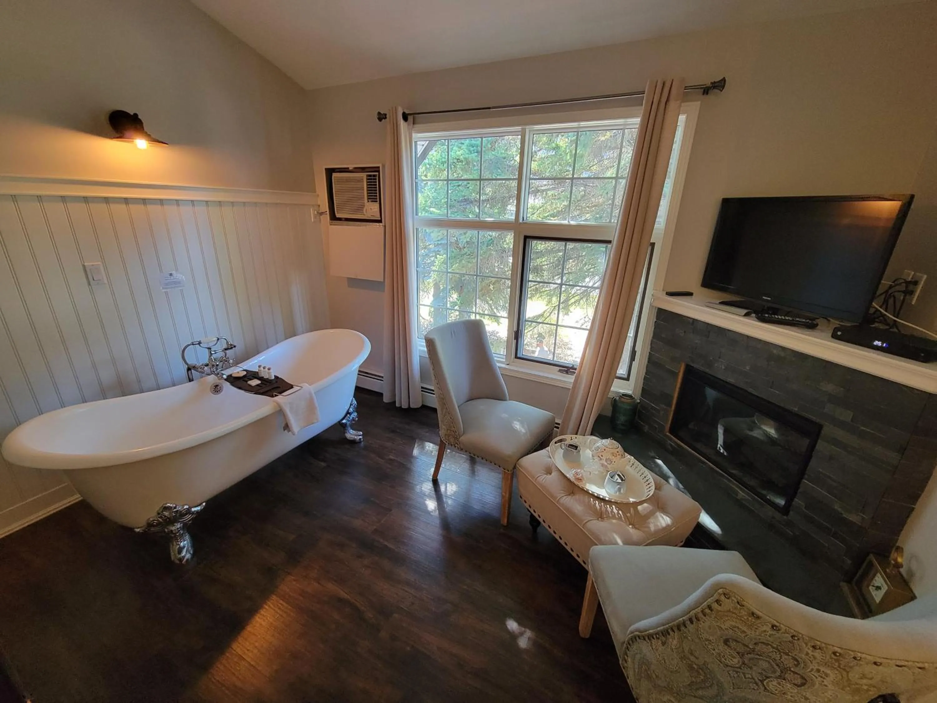 TV and multimedia in The Georgetown Inn