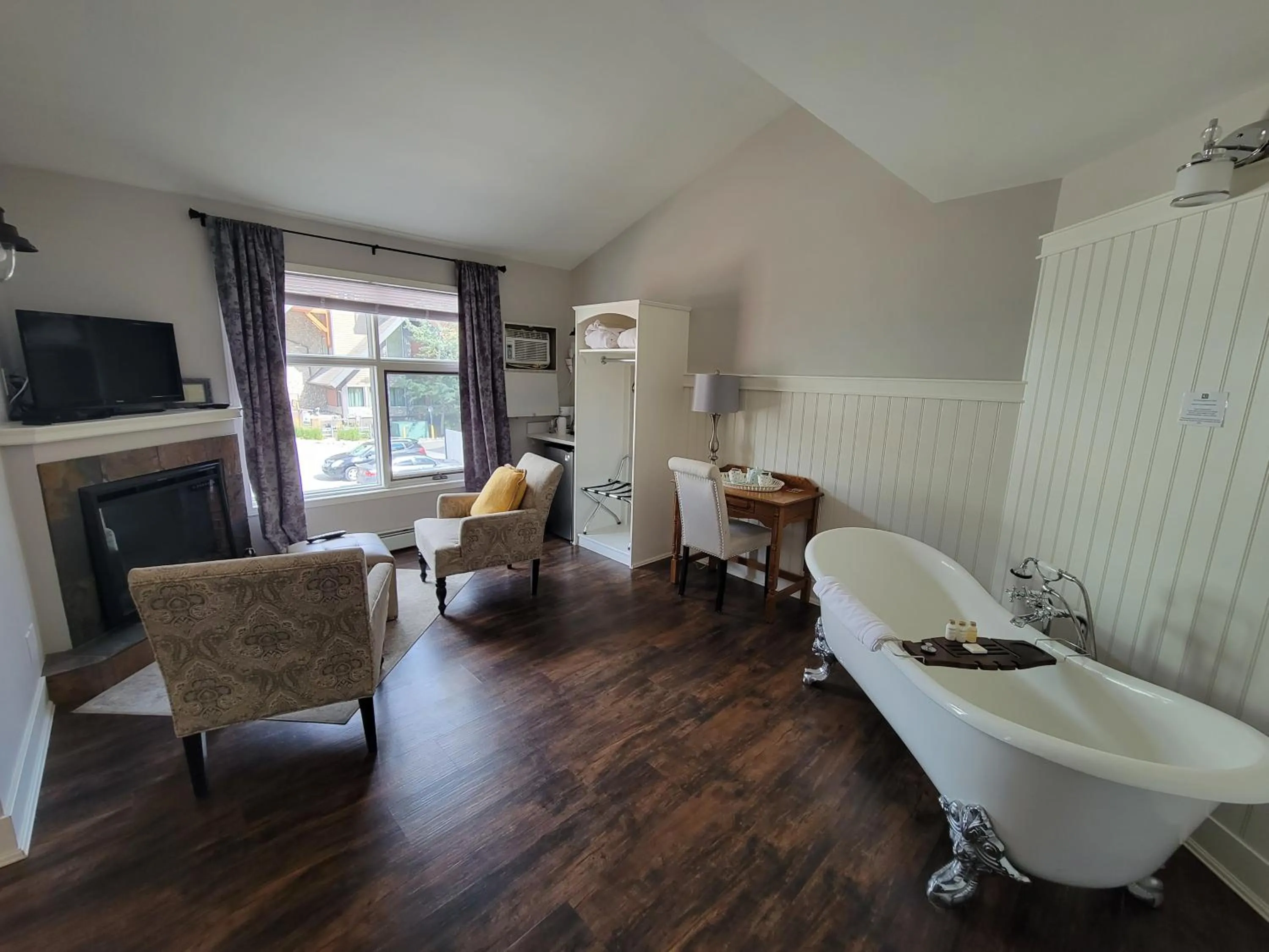 Photo of the whole room in The Georgetown Inn