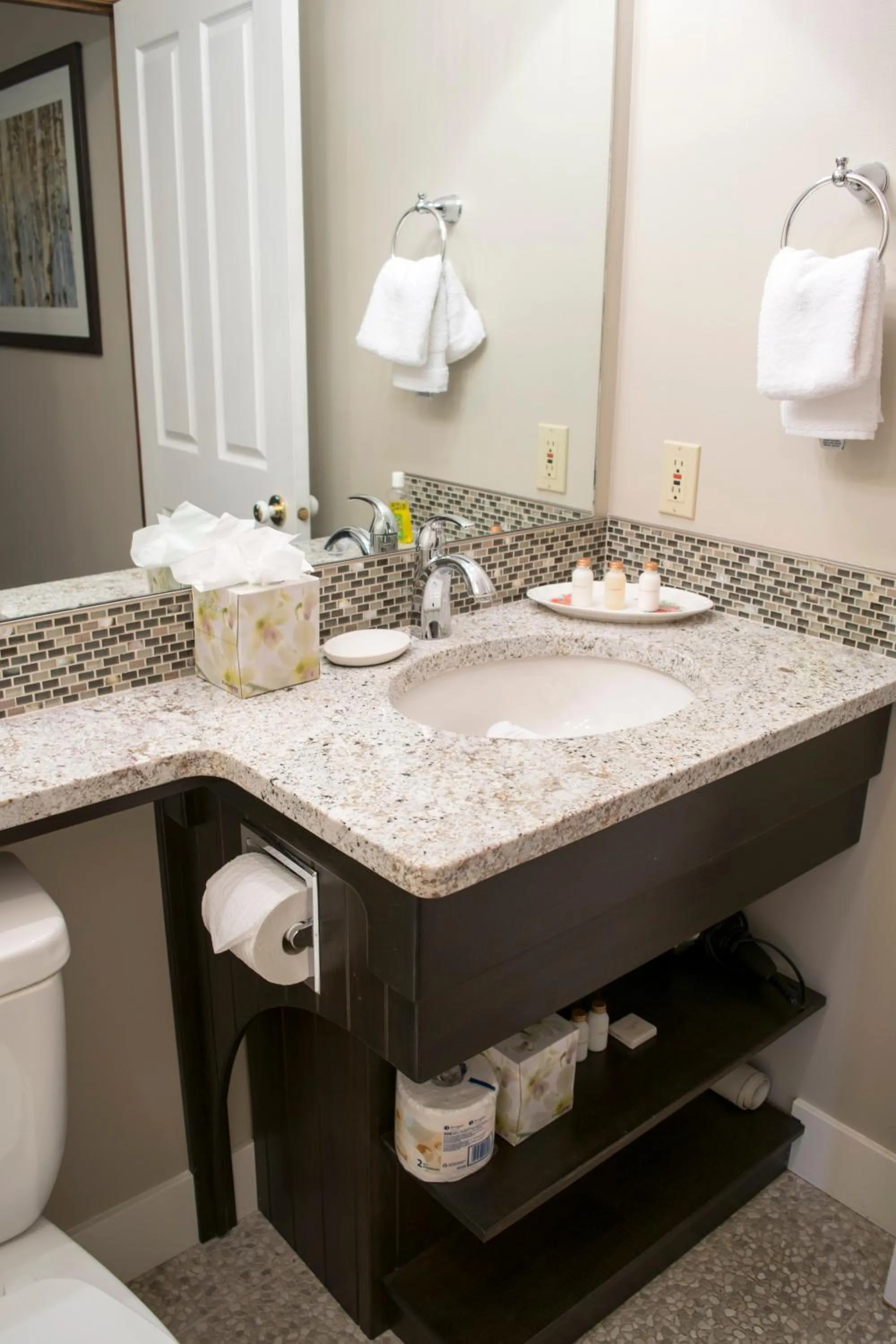 Bathroom in The Georgetown Inn