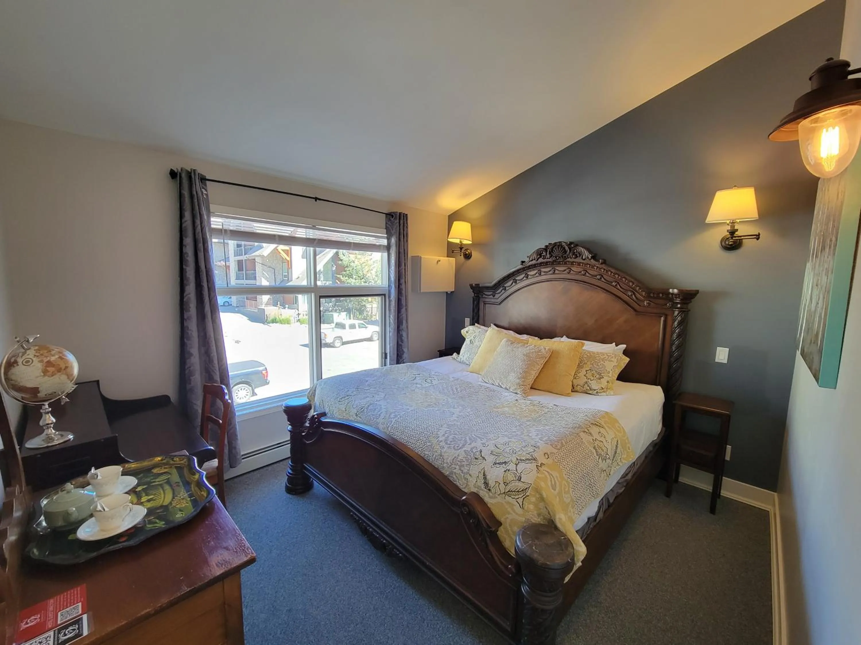 Bed in The Georgetown Inn