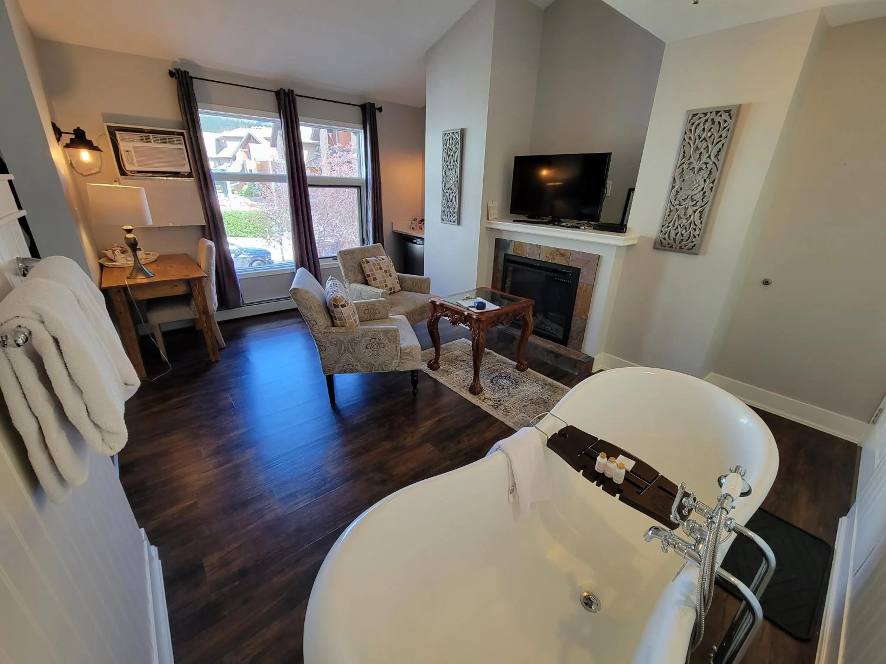 Photo of the whole room in The Georgetown Inn