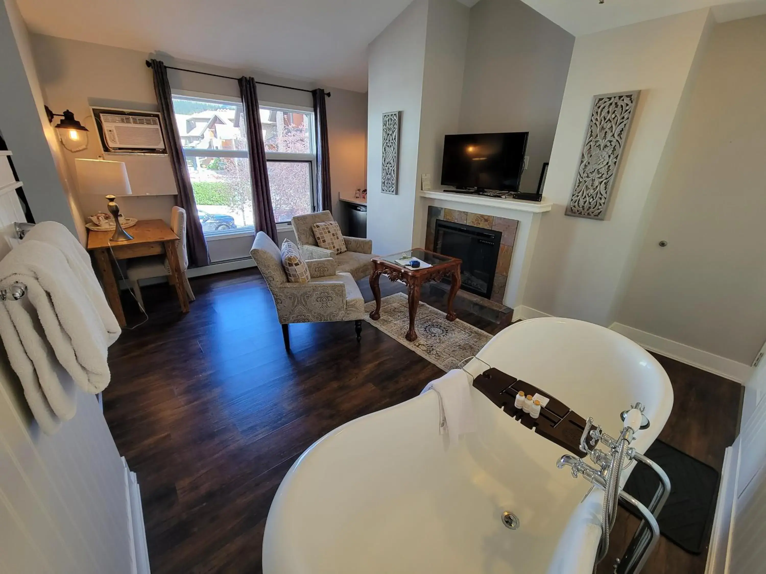 King Suite with Spa Bath in The Georgetown Inn King Suite with Spa Bath in The Georgetown Inn