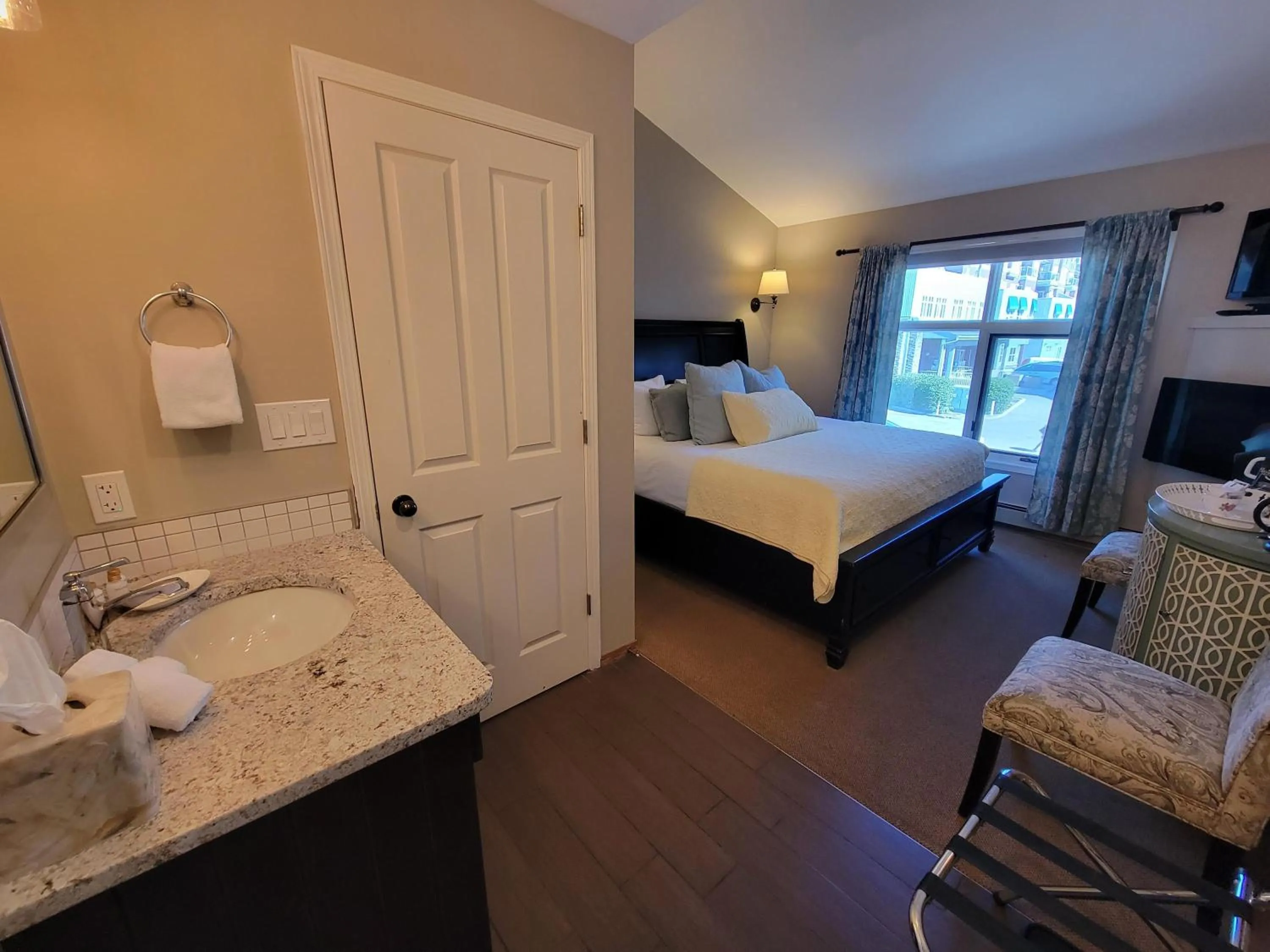 Bed in The Georgetown Inn