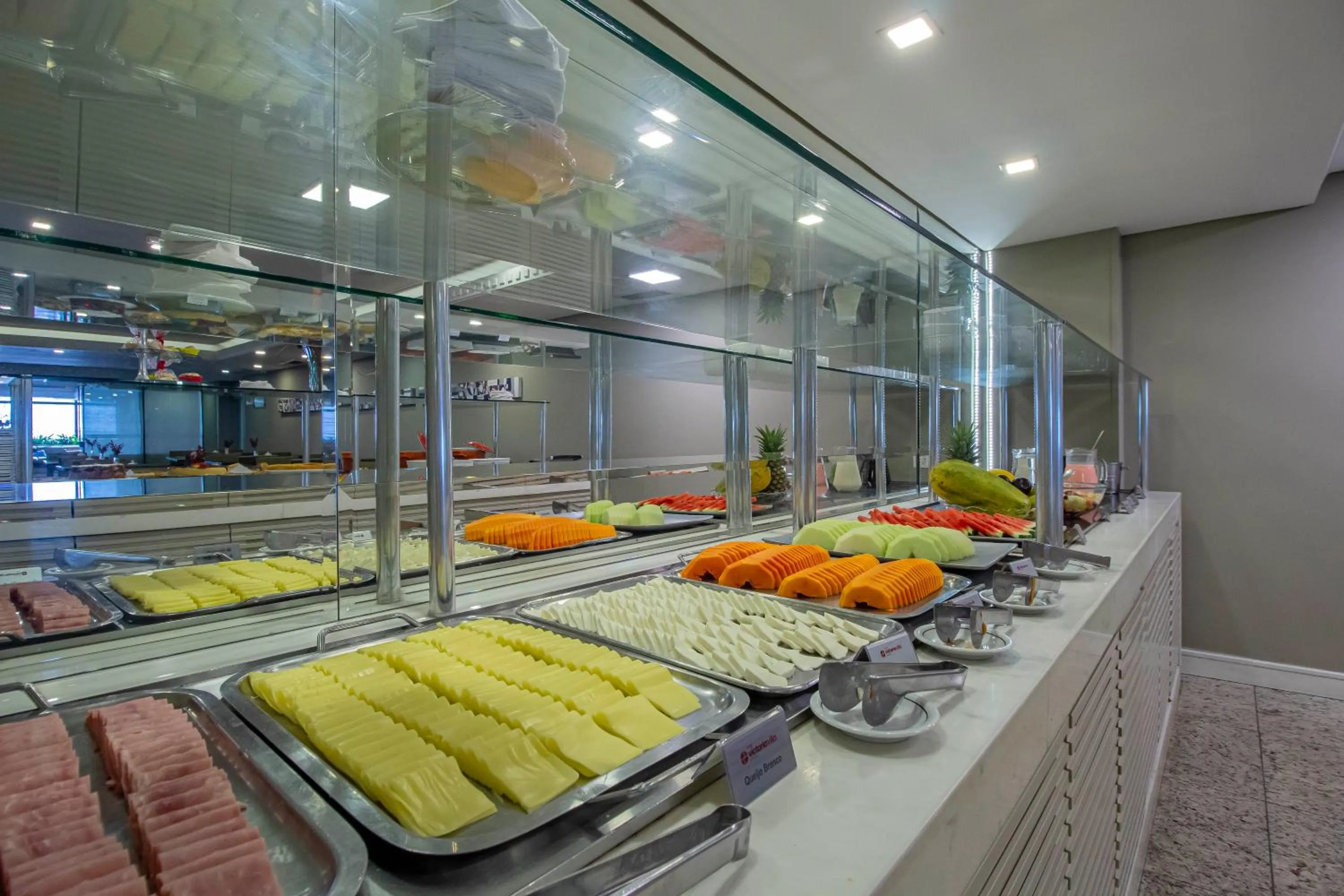 Restaurant/places to eat in Hotel Victoria Villa Curitiba by Nacional Inn