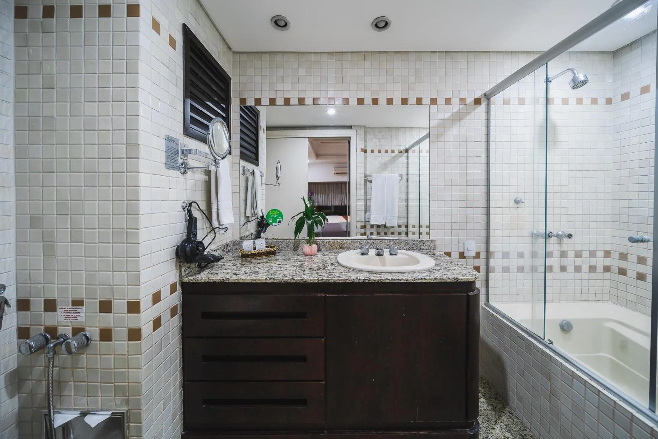 Bathroom in Hotel Victoria Villa Curitiba by Nacional Inn