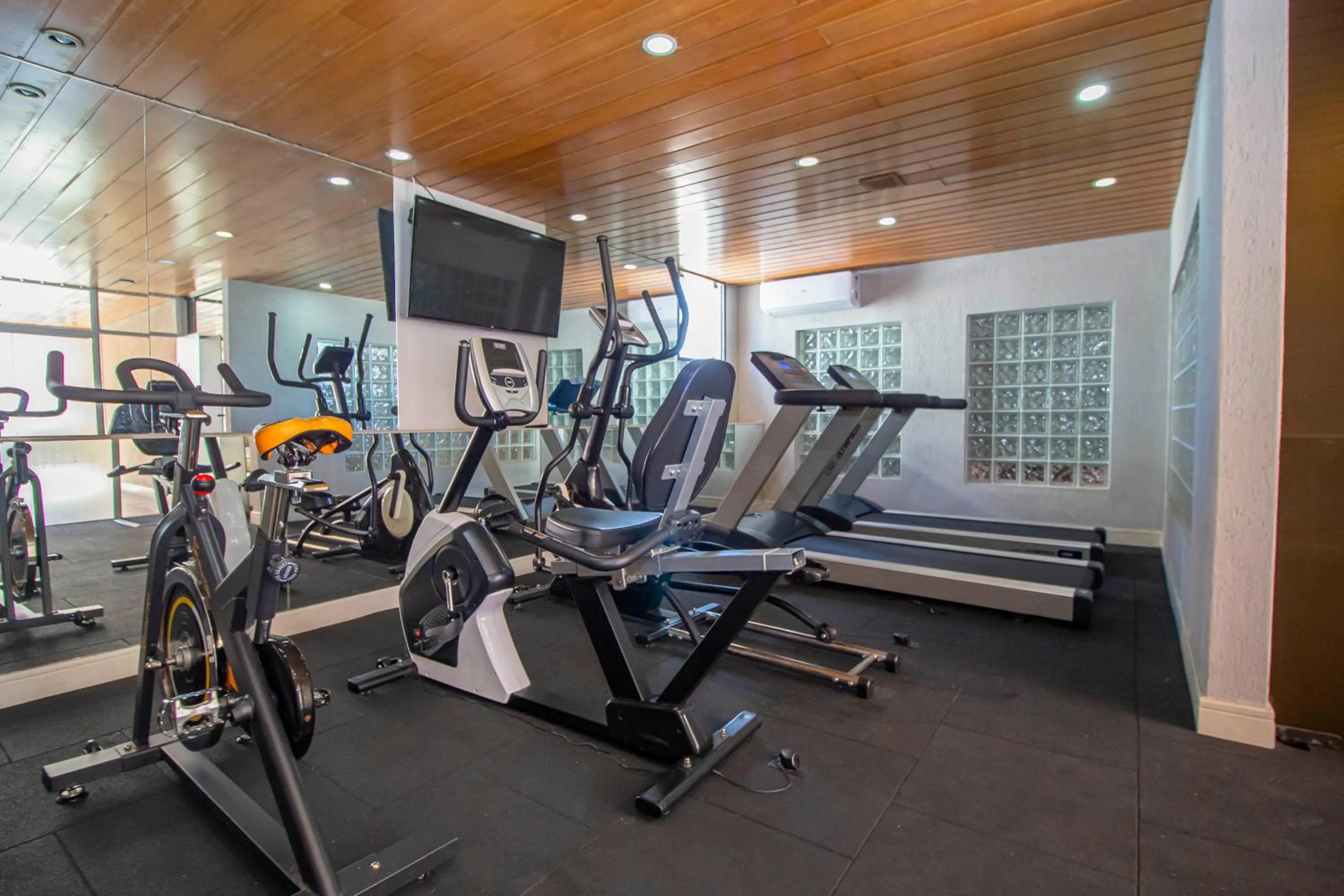 Fitness centre/facilities in Hotel Victoria Villa Curitiba by Nacional Inn