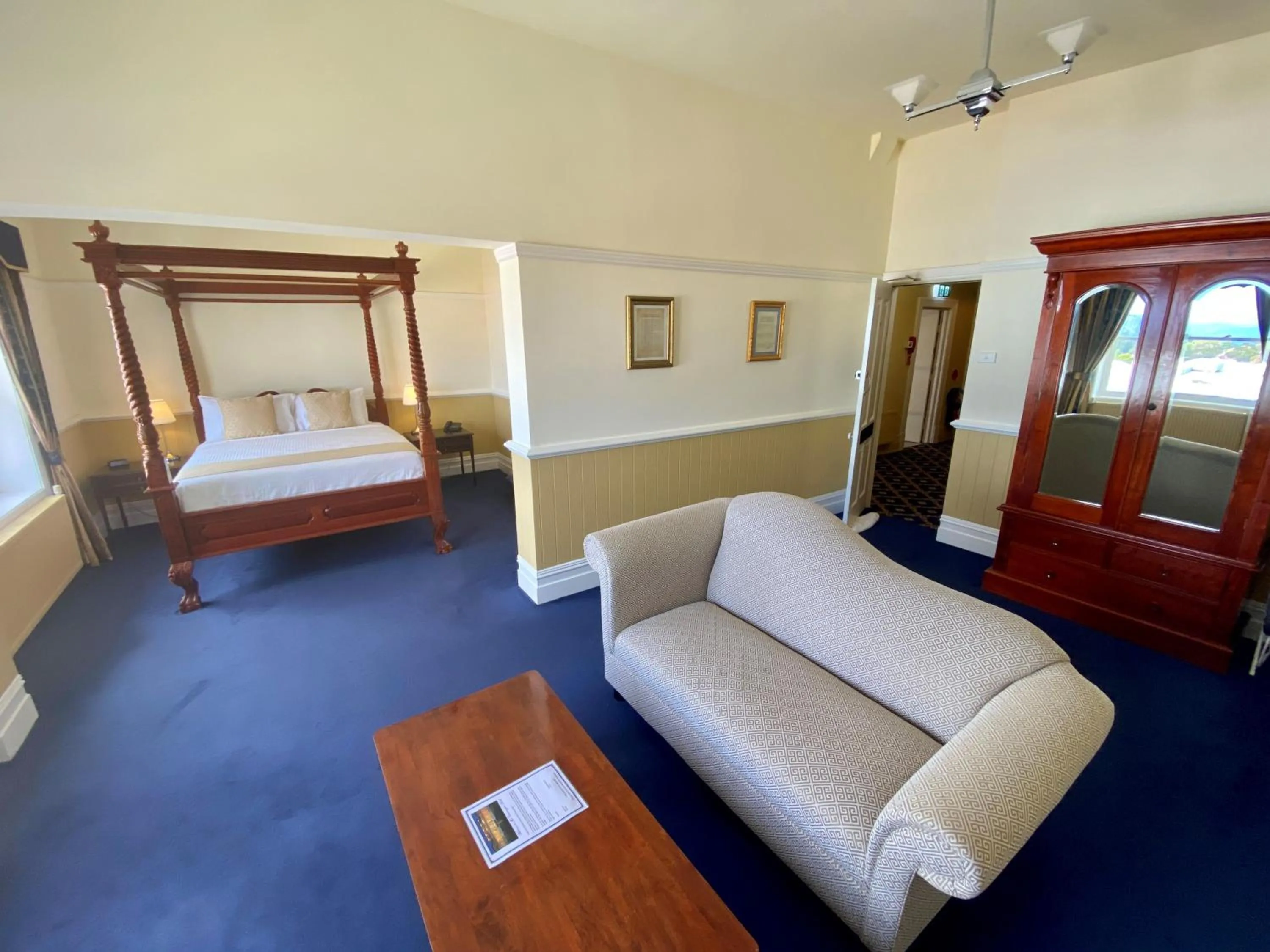Photo of the whole room, Bed in Carrington Hotel