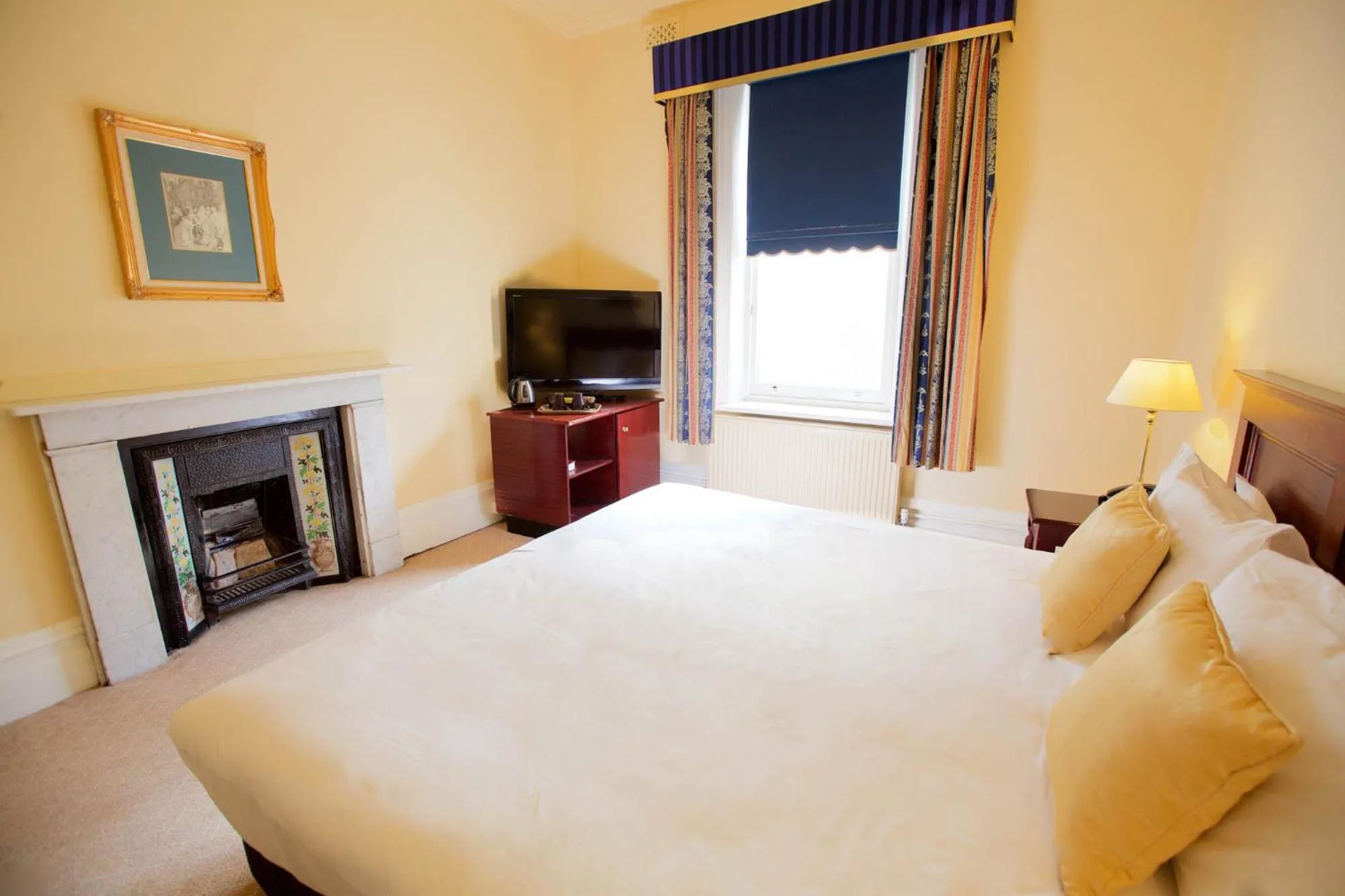 Bedroom, Bed in Carrington Hotel