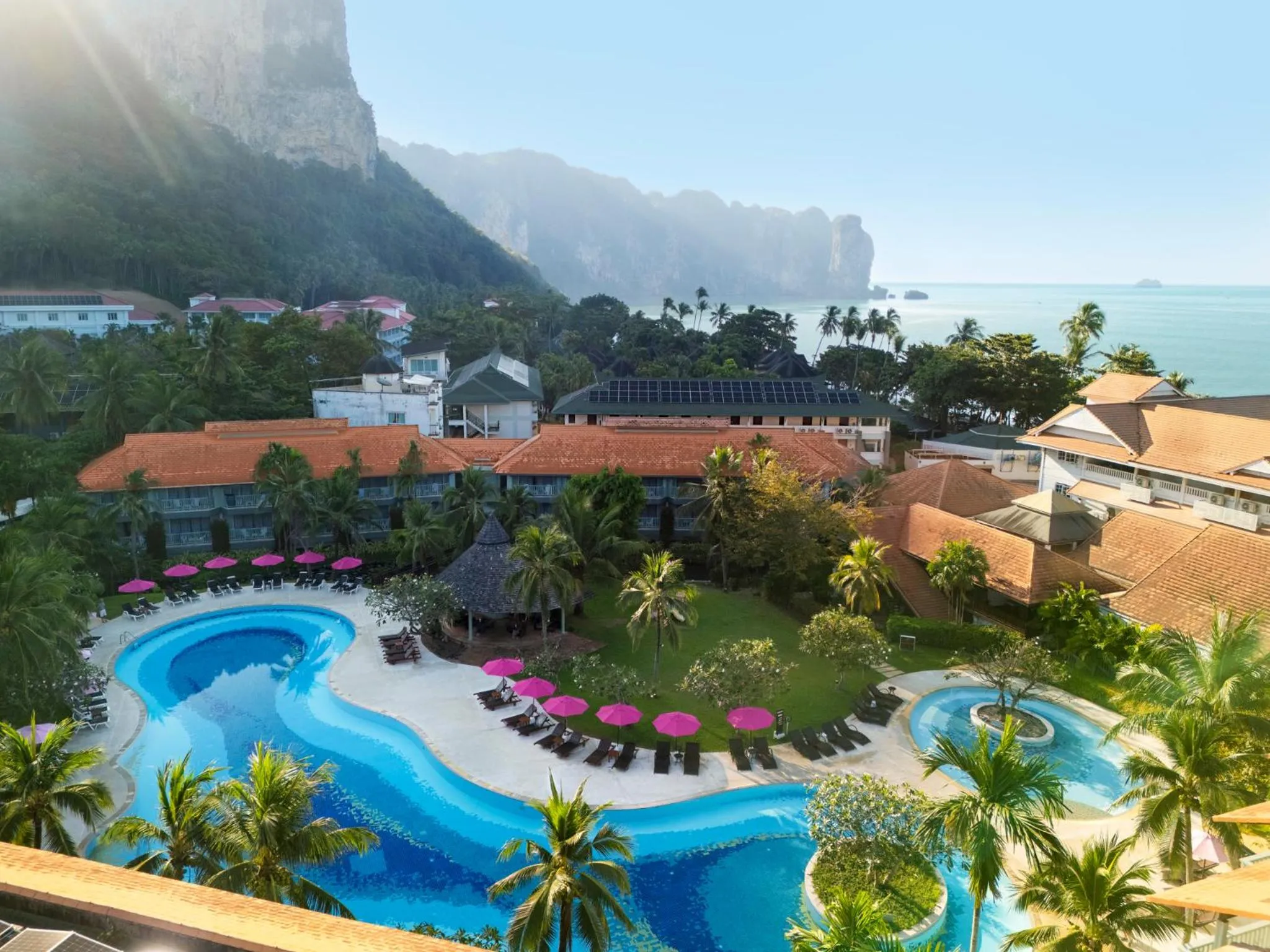 Swimming pool in Aonang Villa Resort l Lifestyle Beachfront Resort