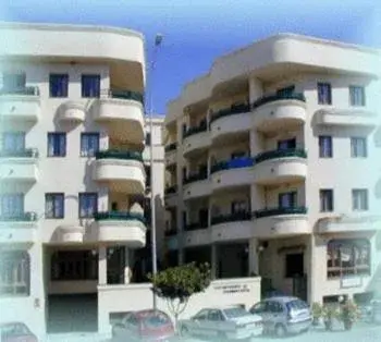 Property building in Apartamentos Mediterraneo Property building in Apartamentos Mediterraneo