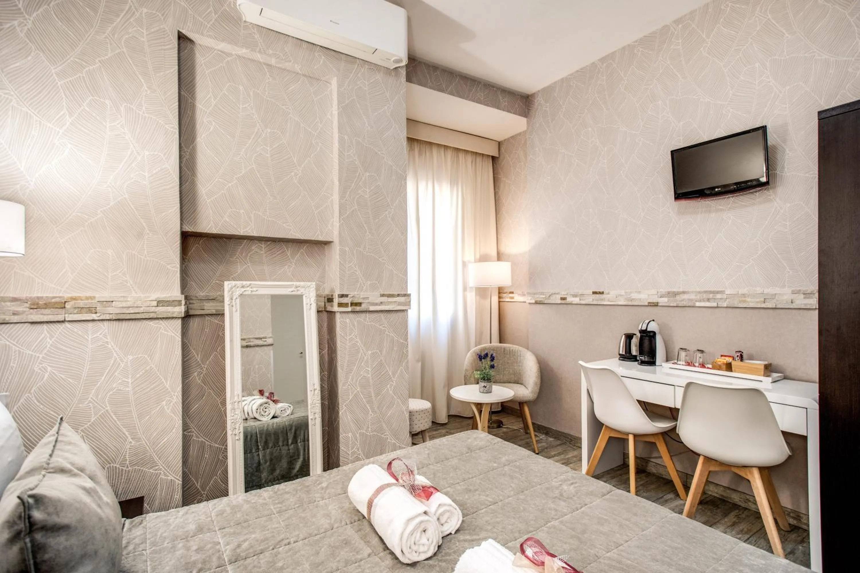 Photo of the whole room, Bed in Santamaria Inn