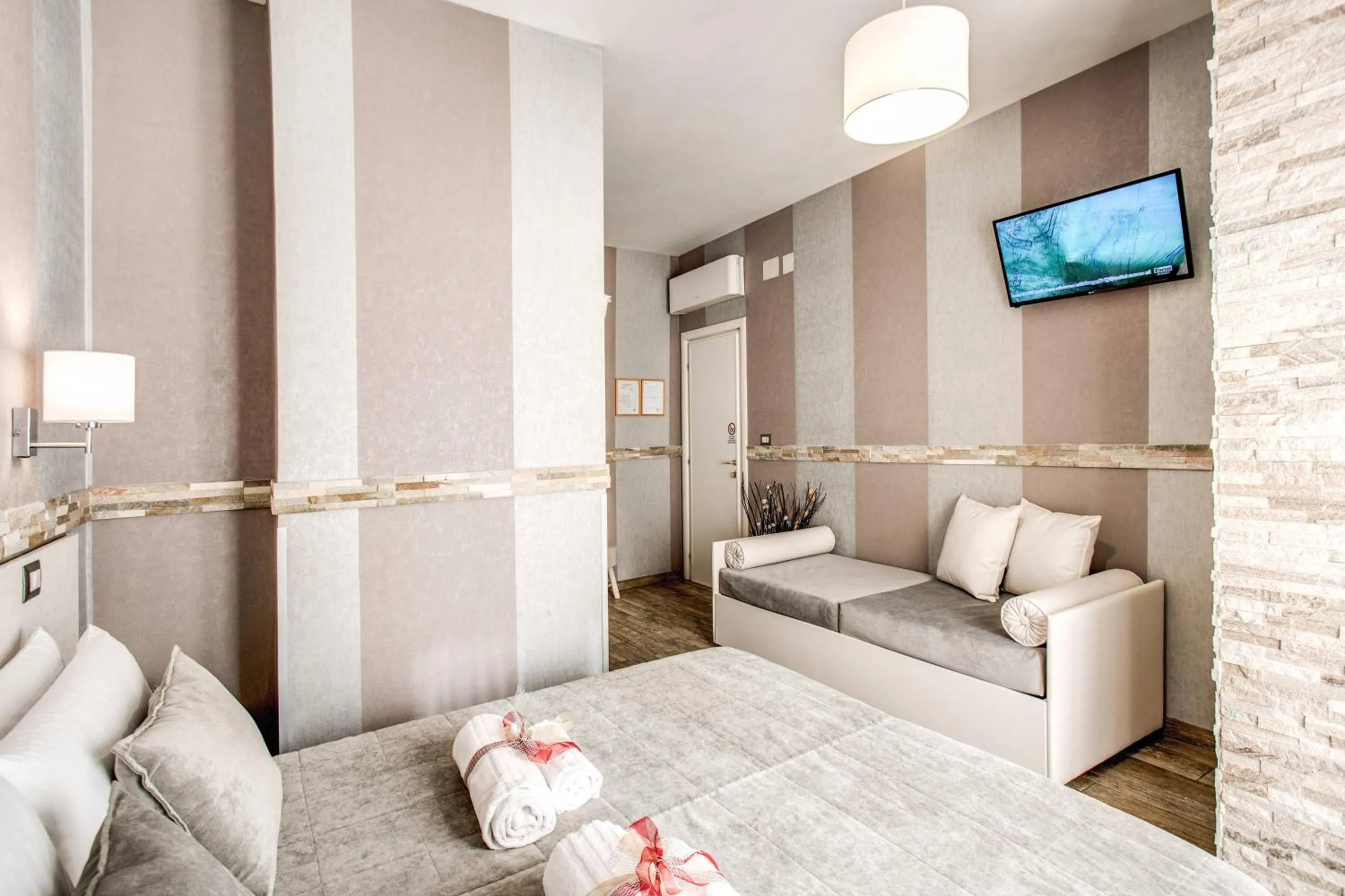 Photo of the whole room, Bed in Santamaria Inn