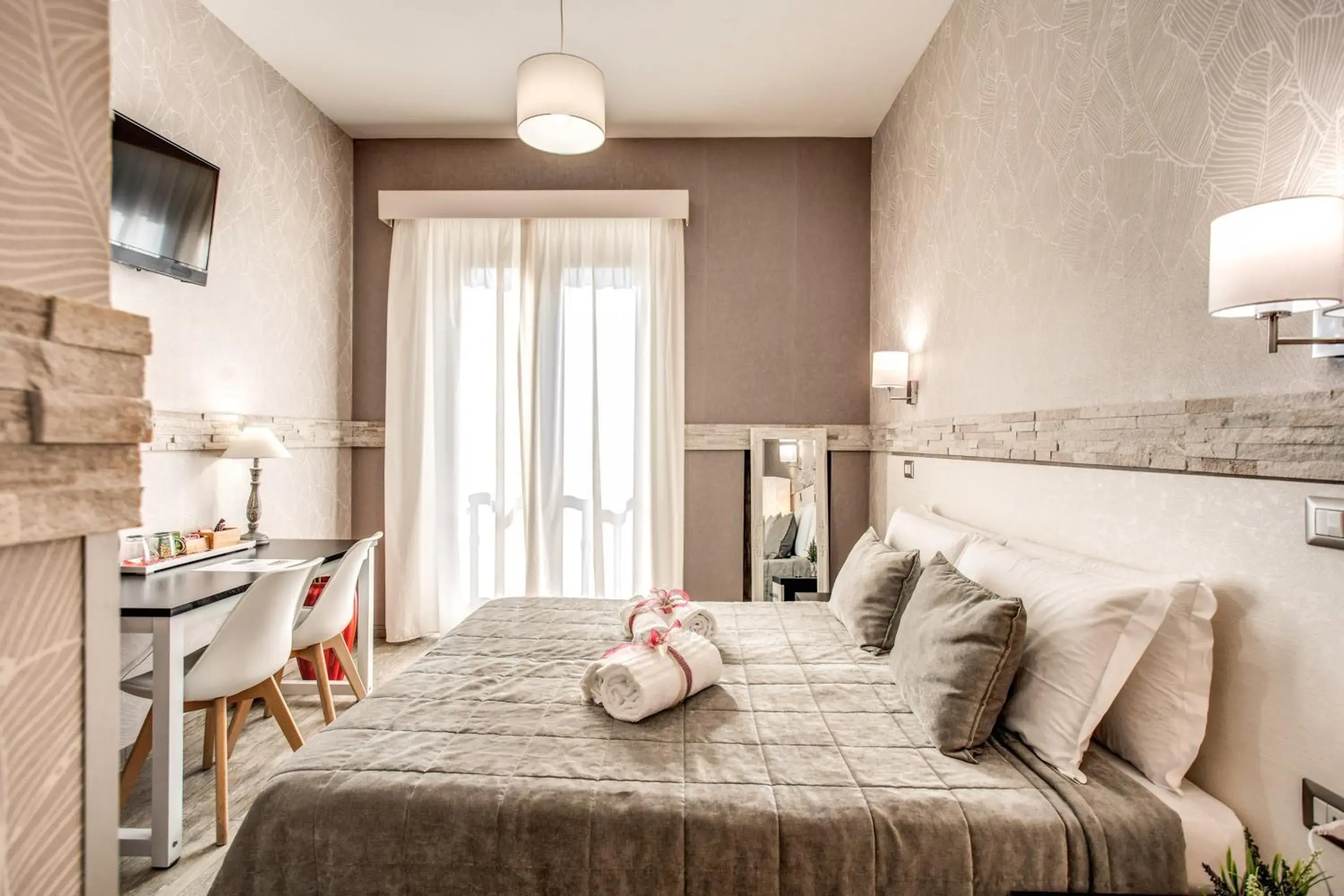 Photo of the whole room, Bed in Santamaria Inn Photo of the whole room, Bed in Santamaria Inn