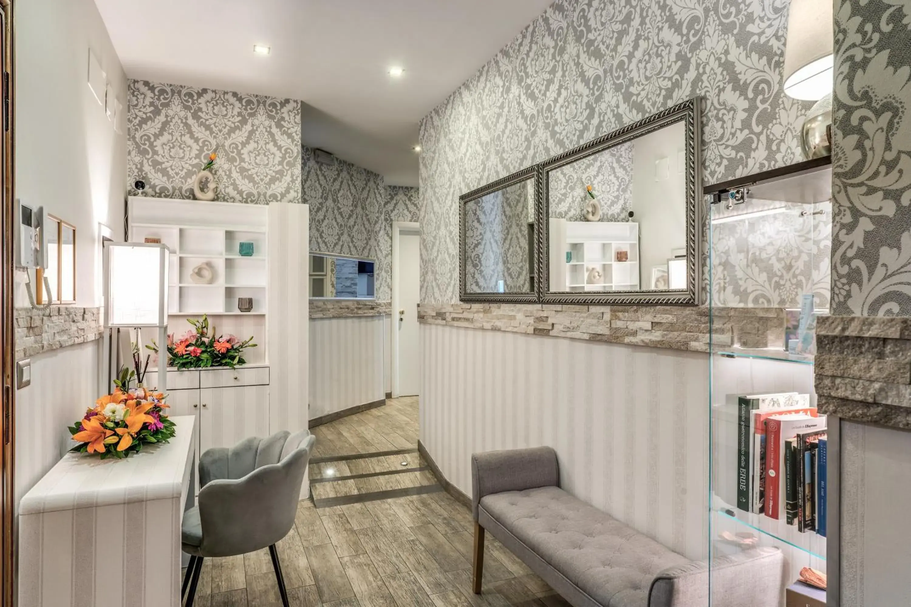 Facade/entrance in Santamaria Inn Facade/entrance in Santamaria Inn