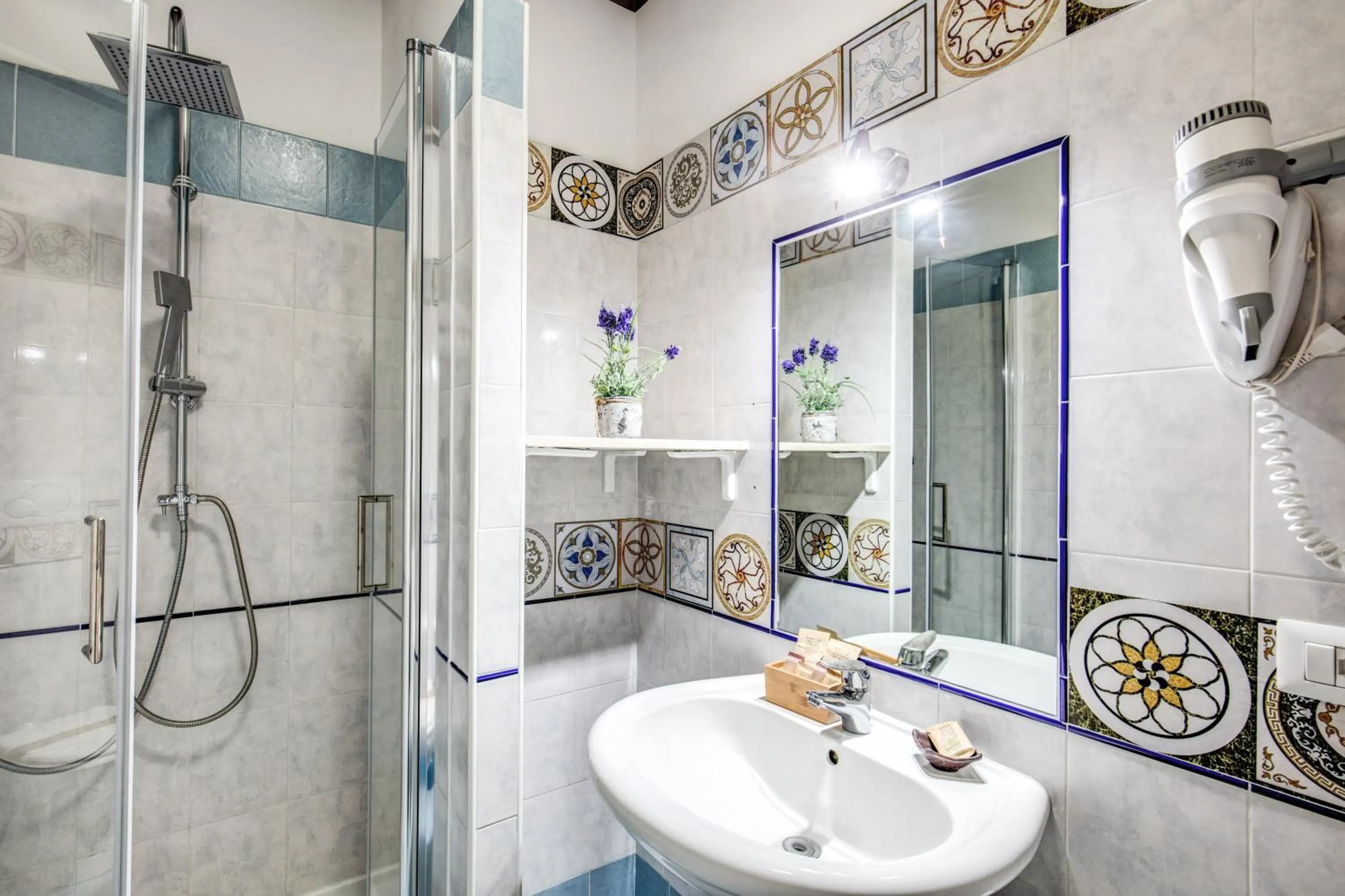 Bathroom in Santamaria Inn