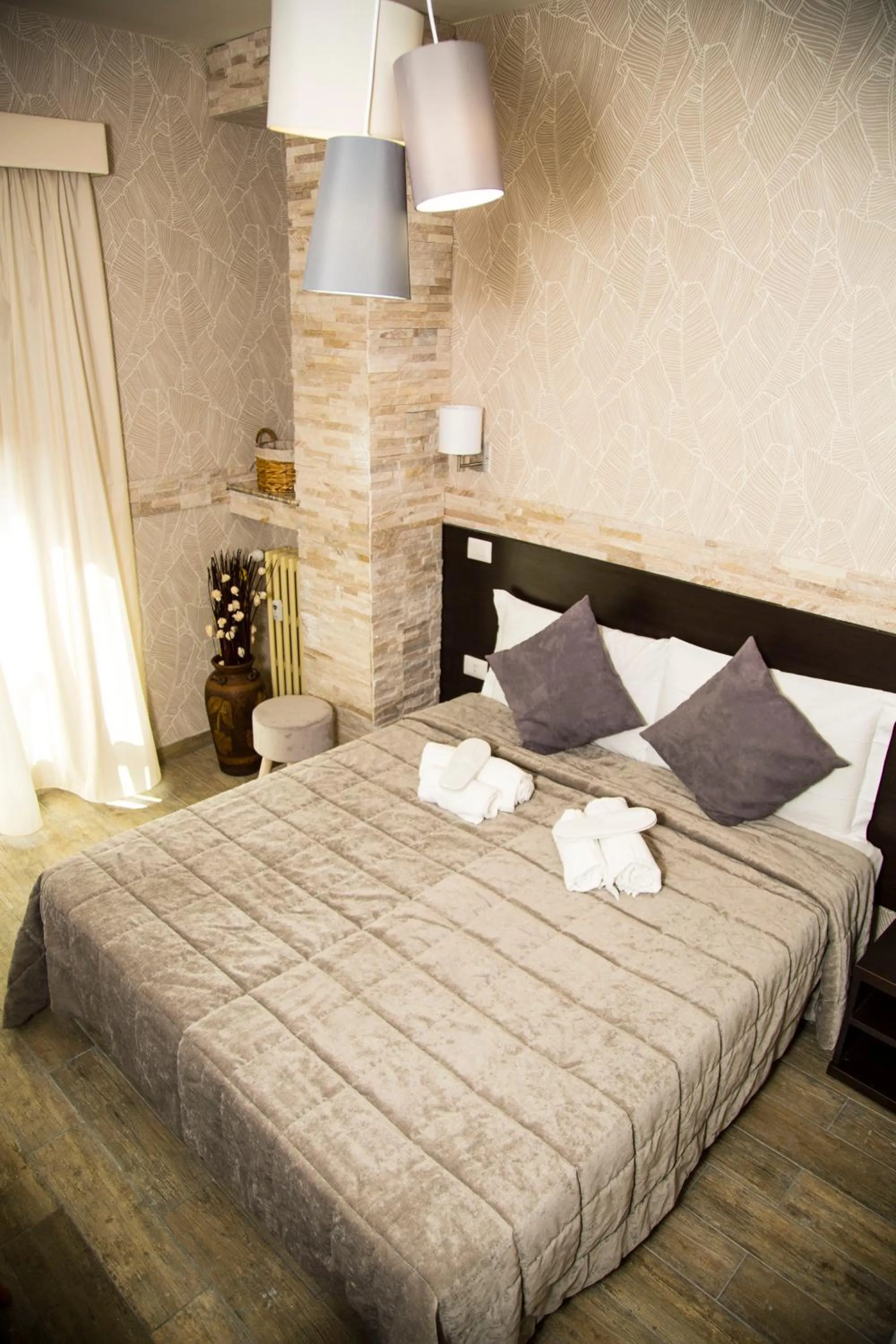 Decorative detail, Bed in Santamaria Inn