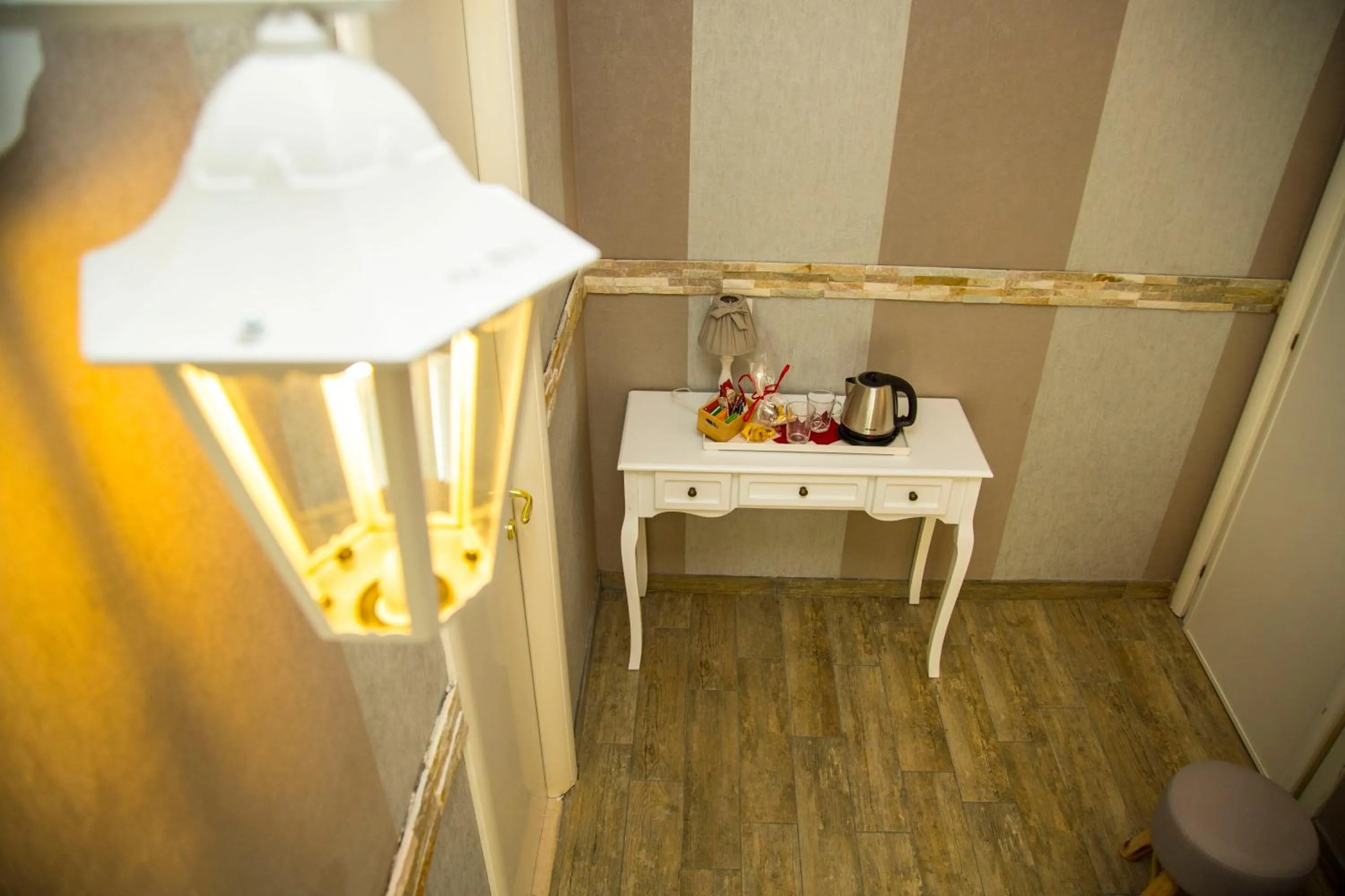 Photo of the whole room in Santamaria Inn