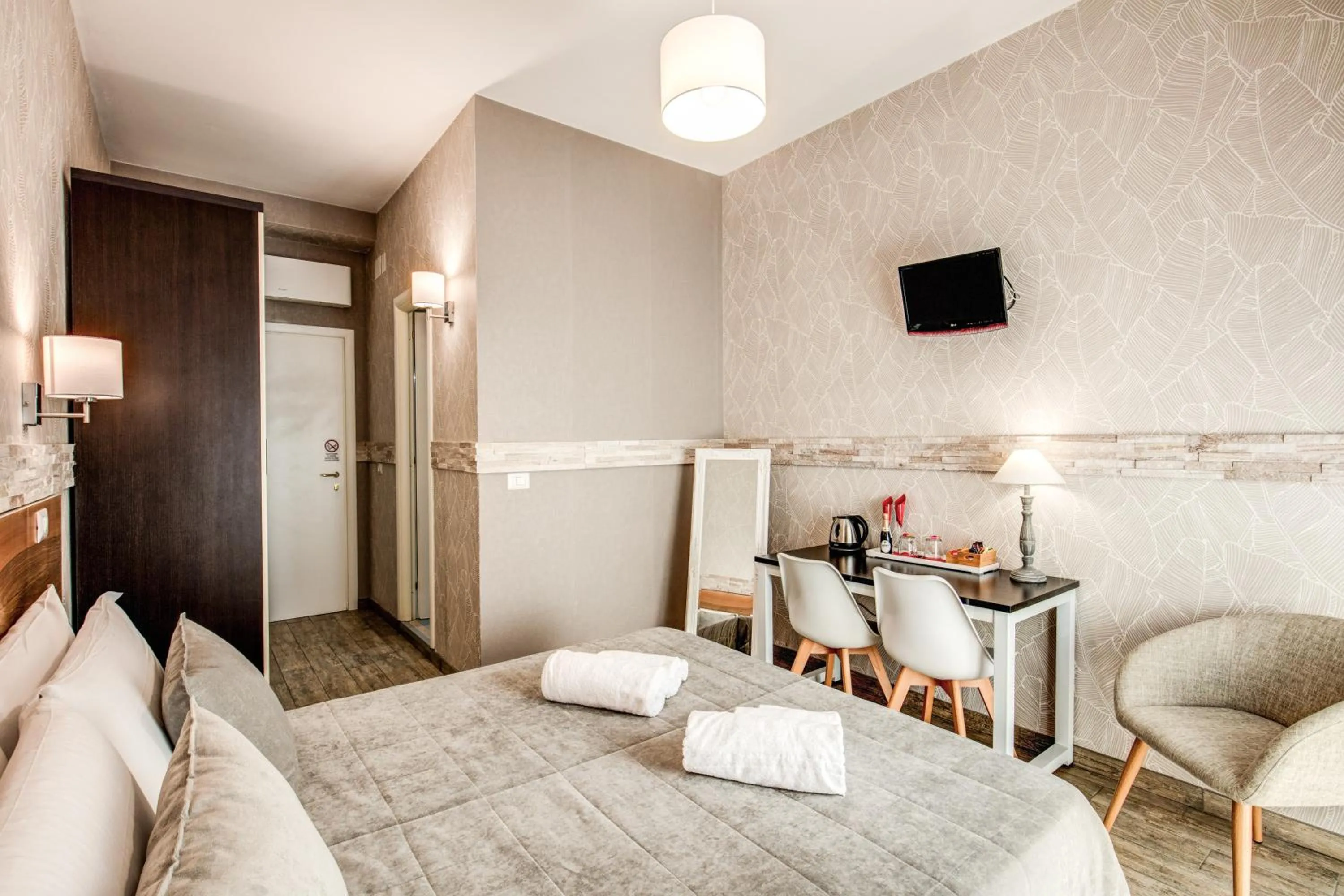 Photo of the whole room, Bed in Santamaria Inn