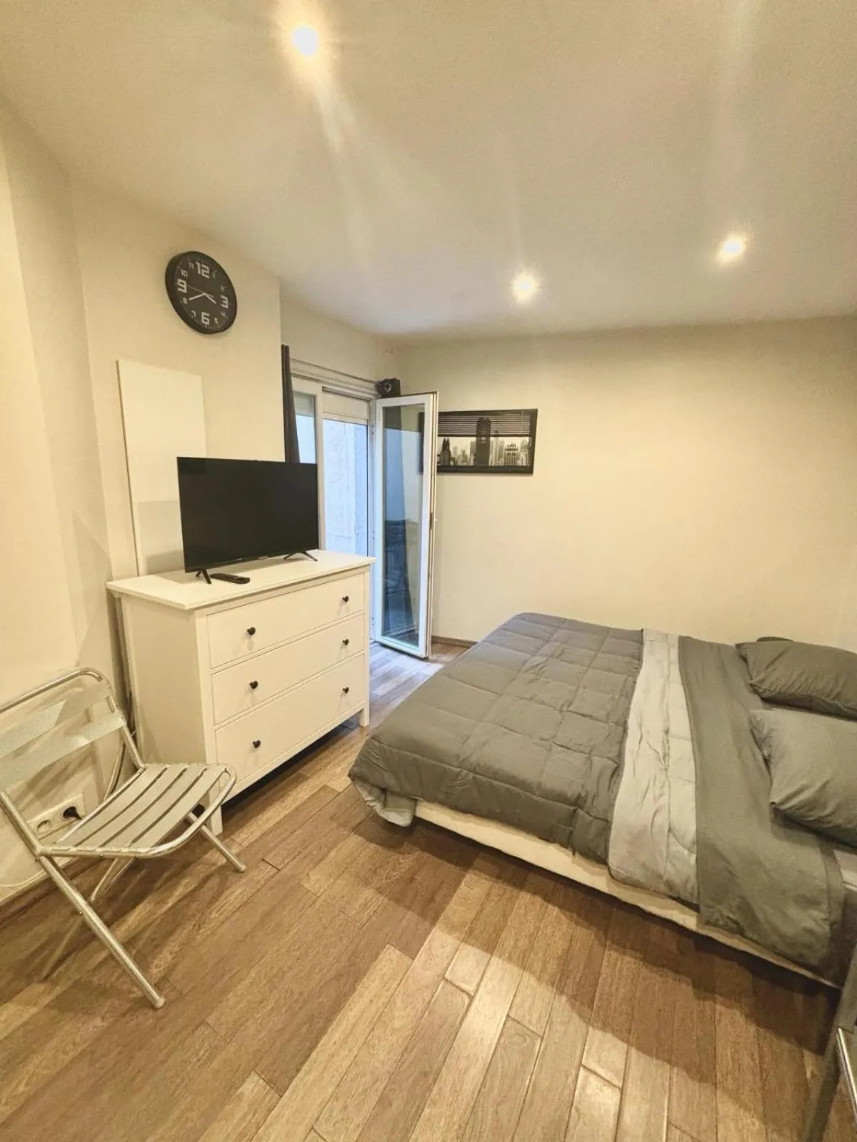 Communal lounge/ TV room, Bed in Résidence Gambetta