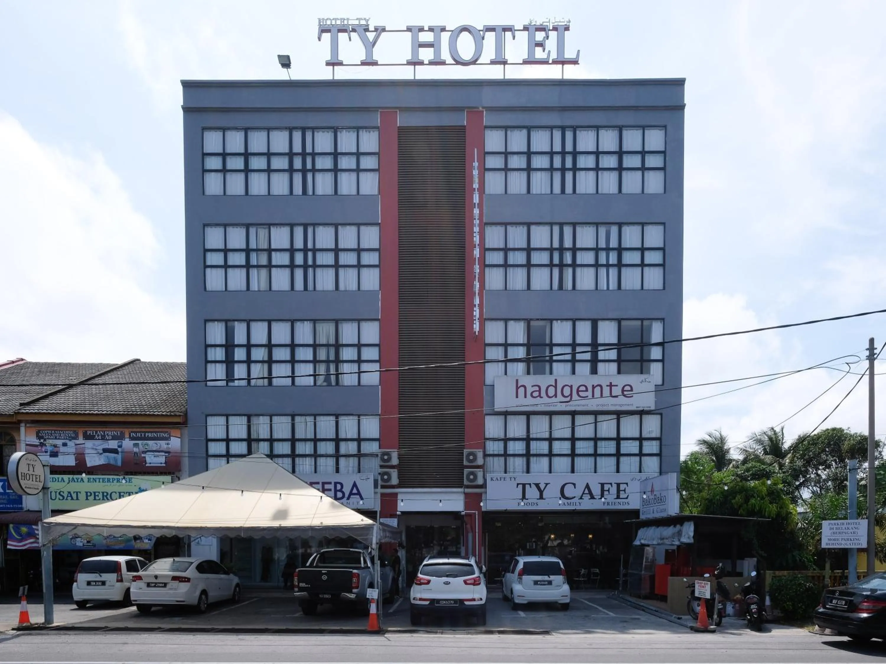Facade/entrance in TY Hotel