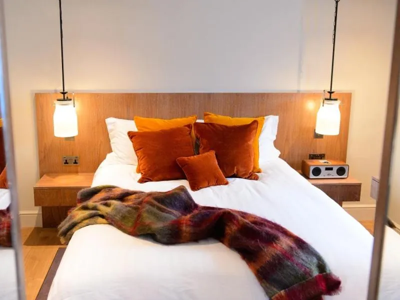 Photo of the whole room, Bed in Bingham Riverhouse