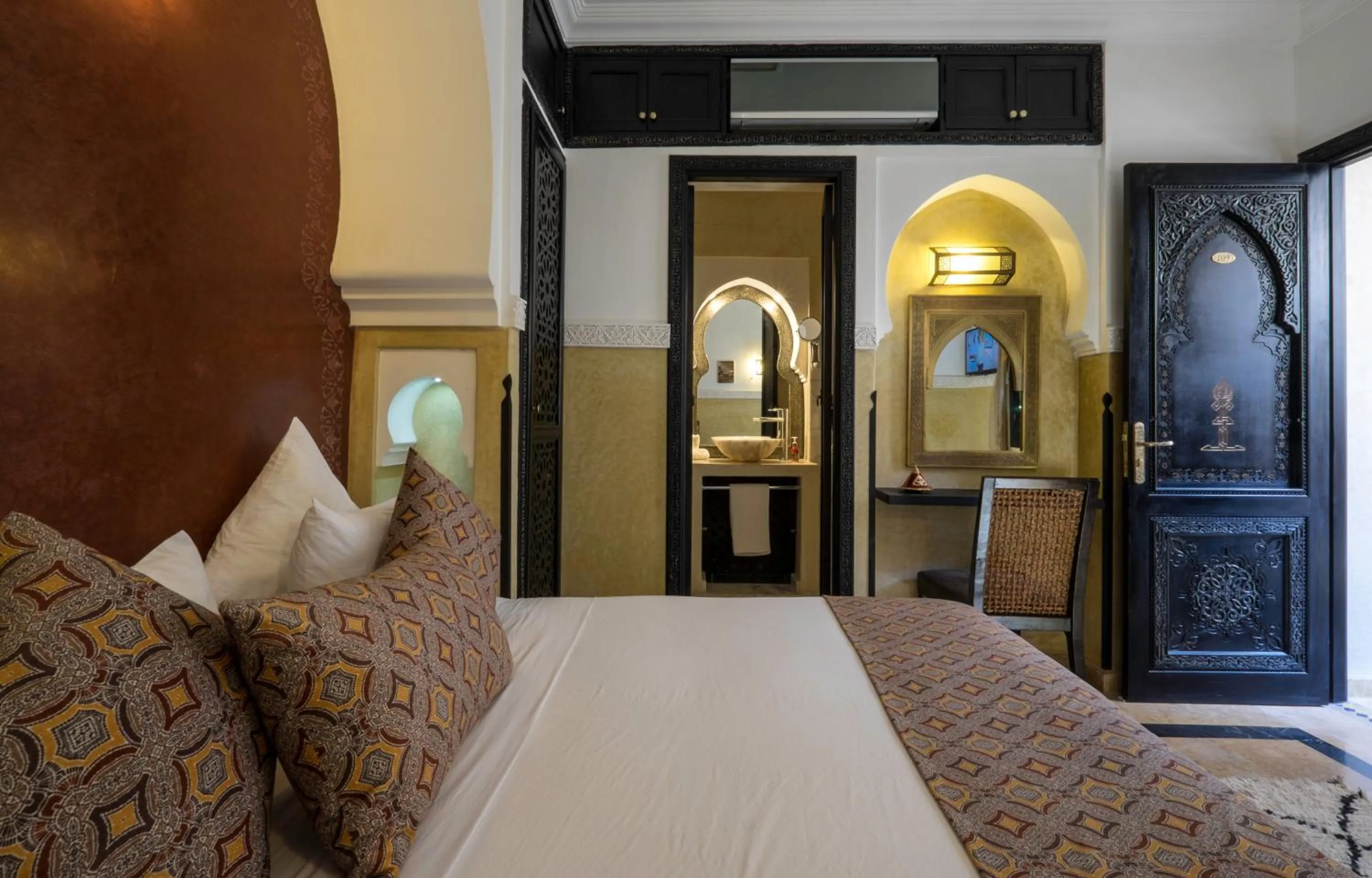 View (from property/room), Bed in Riad Nesma Suites & Spa
