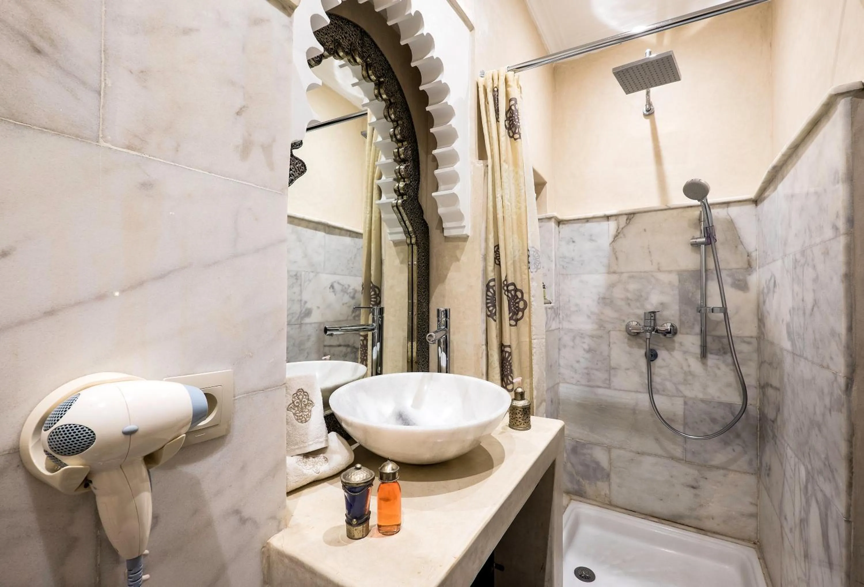 Shower in Riad Nesma Suites & Spa