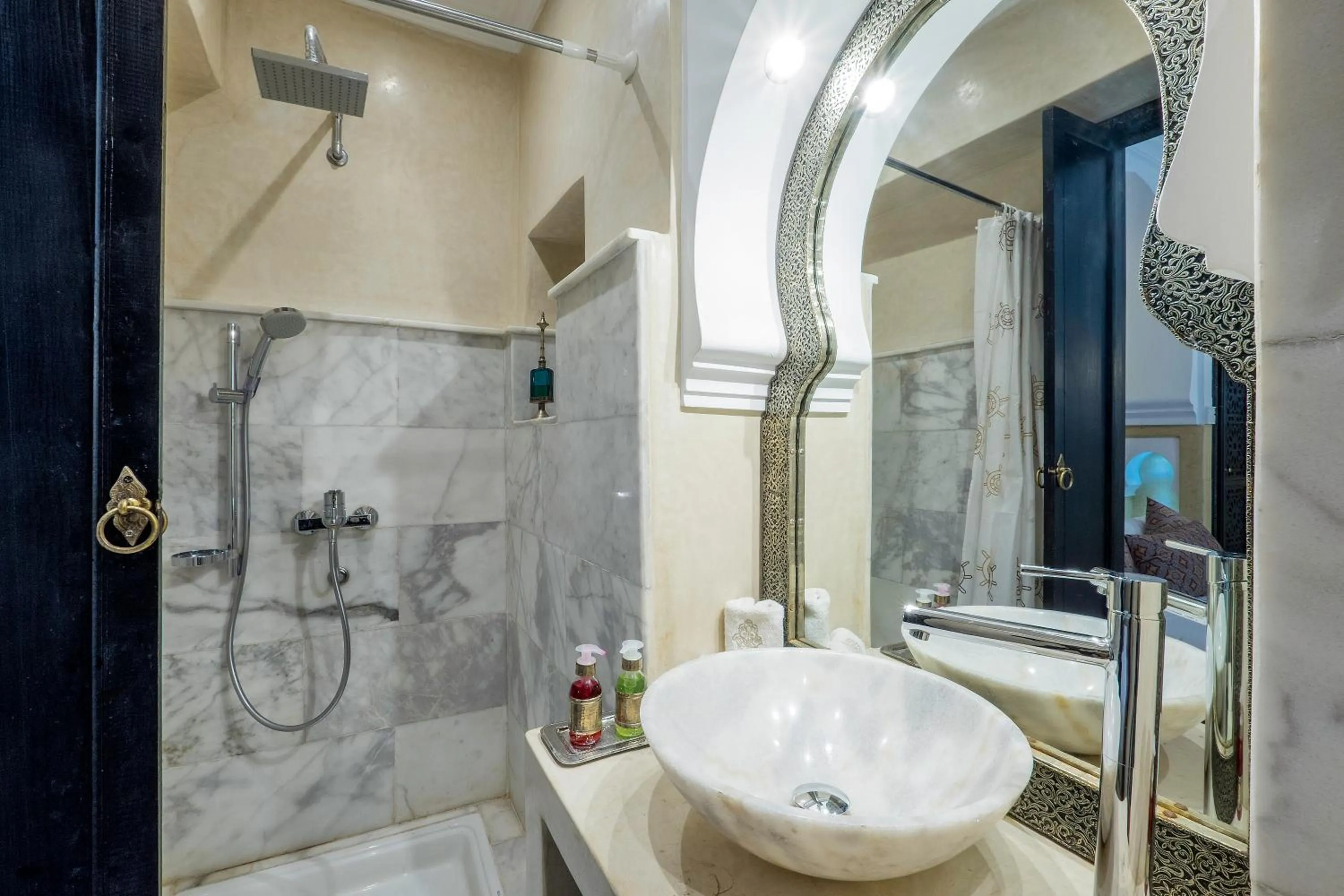 Shower in Riad Nesma Suites & Spa
