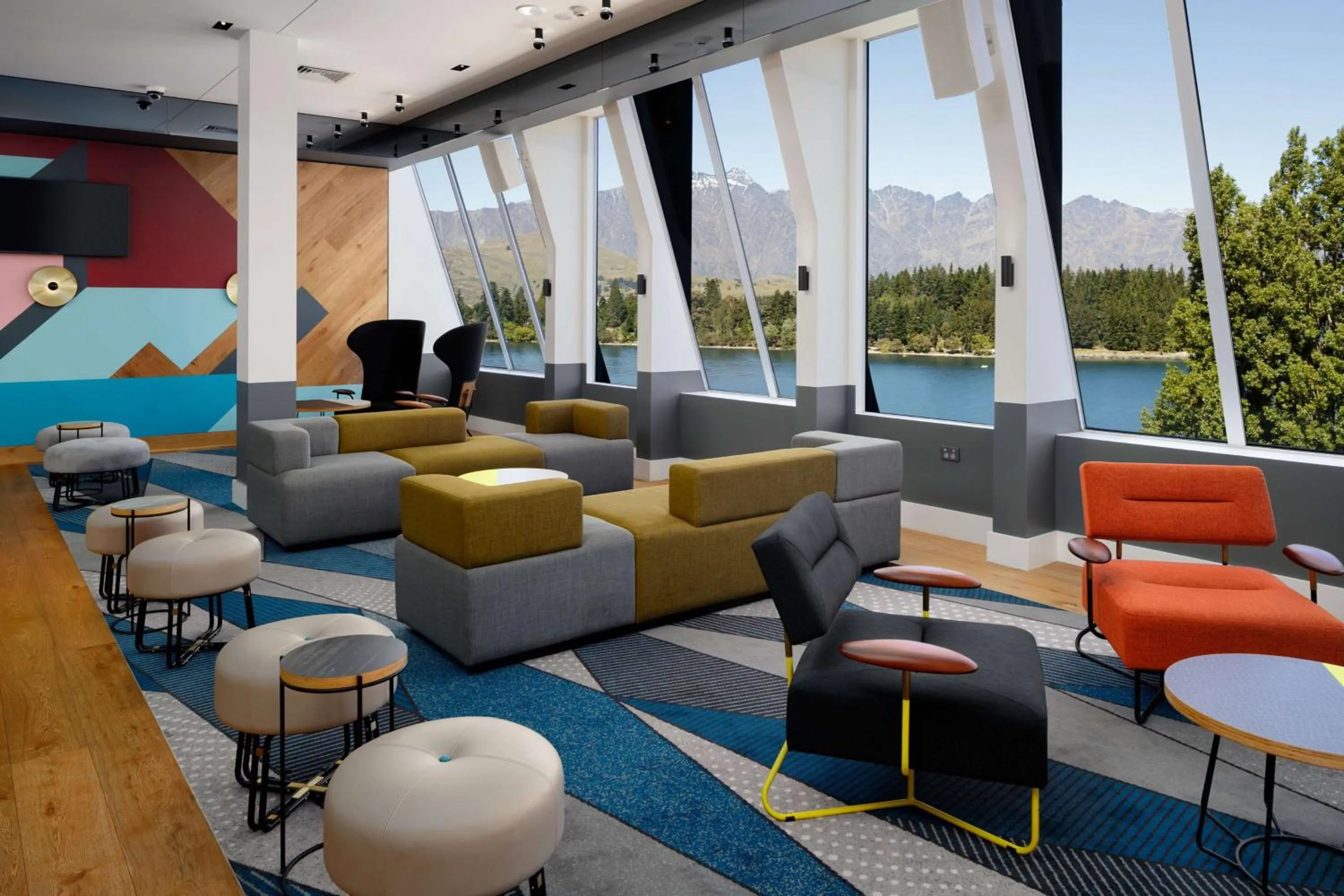 Lounge or bar in QT Queenstown