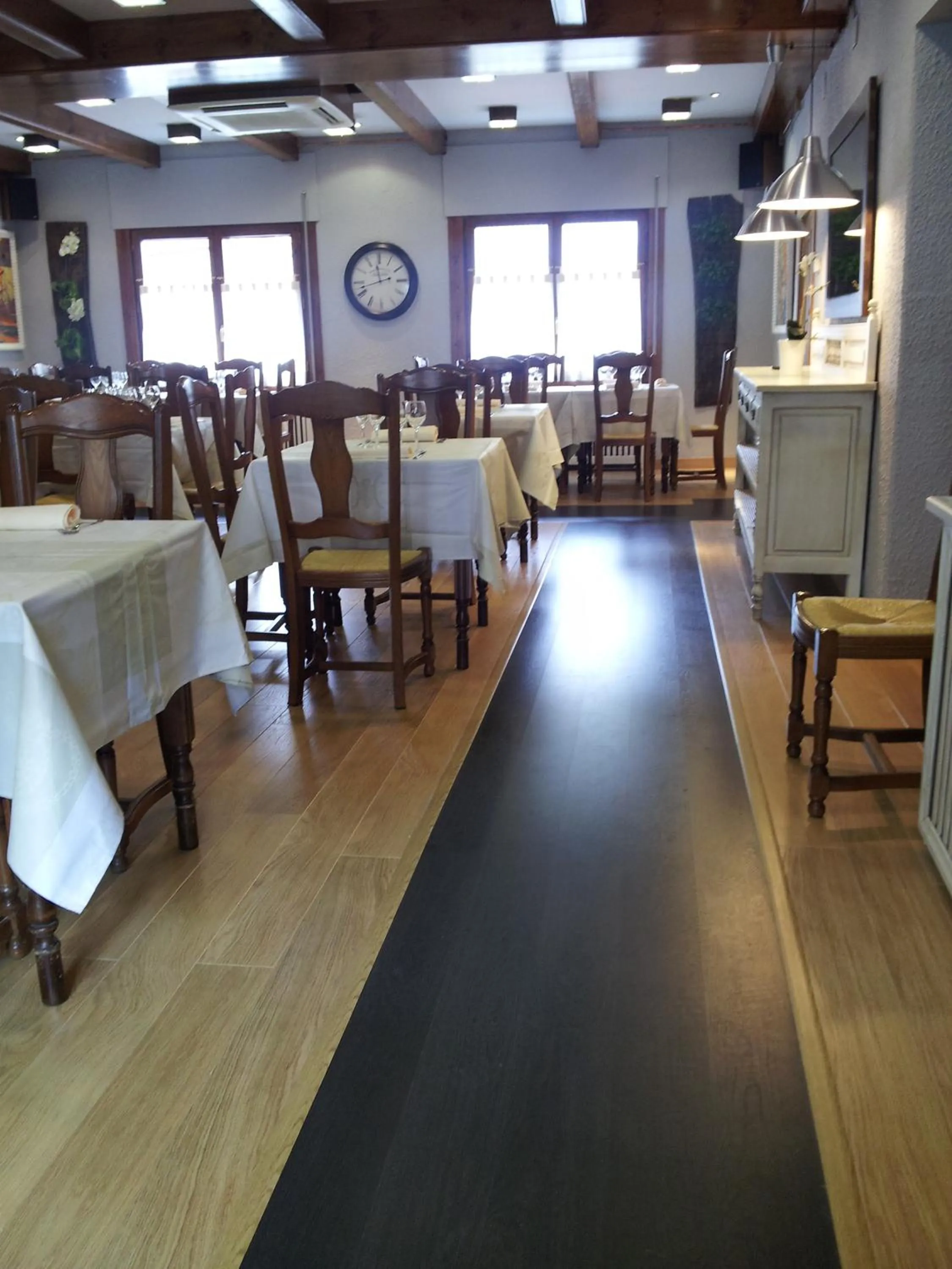 Restaurant/places to eat in Hotel Navarro