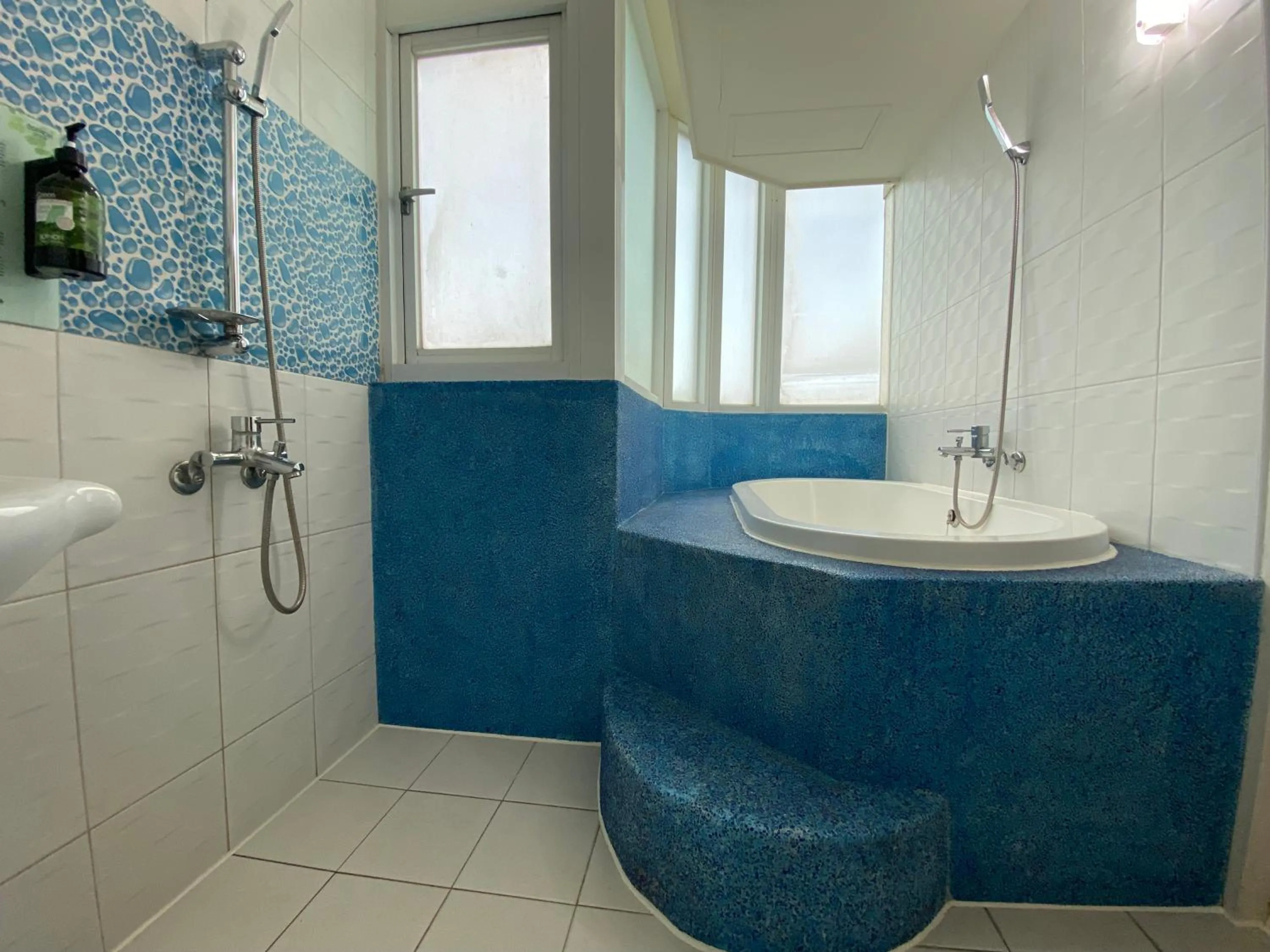 Shower in 花鄉商旅 左營店 Hua Xiang Hotel-Zuoying