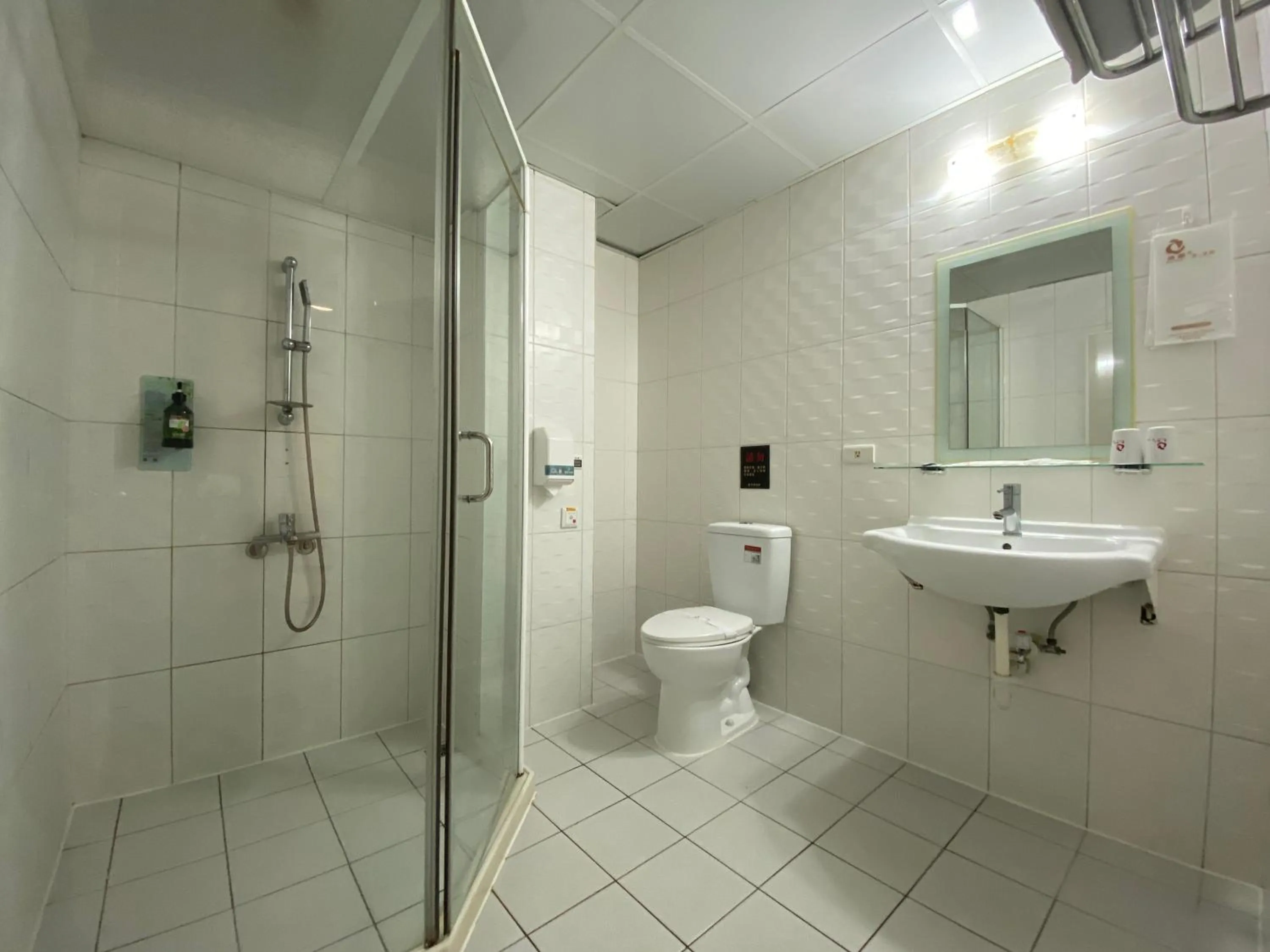 Shower in 花鄉商旅 左營店 Hua Xiang Hotel-Zuoying