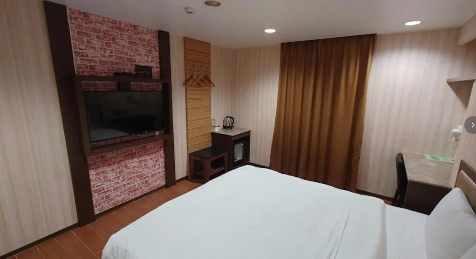 Deluxe Double Room with Bath in 花鄉商旅 左營店 Hua Xiang Hotel-Zuoying Deluxe Double Room with Bath in 花鄉商旅 左營店 Hua Xiang Hotel-Zuoying