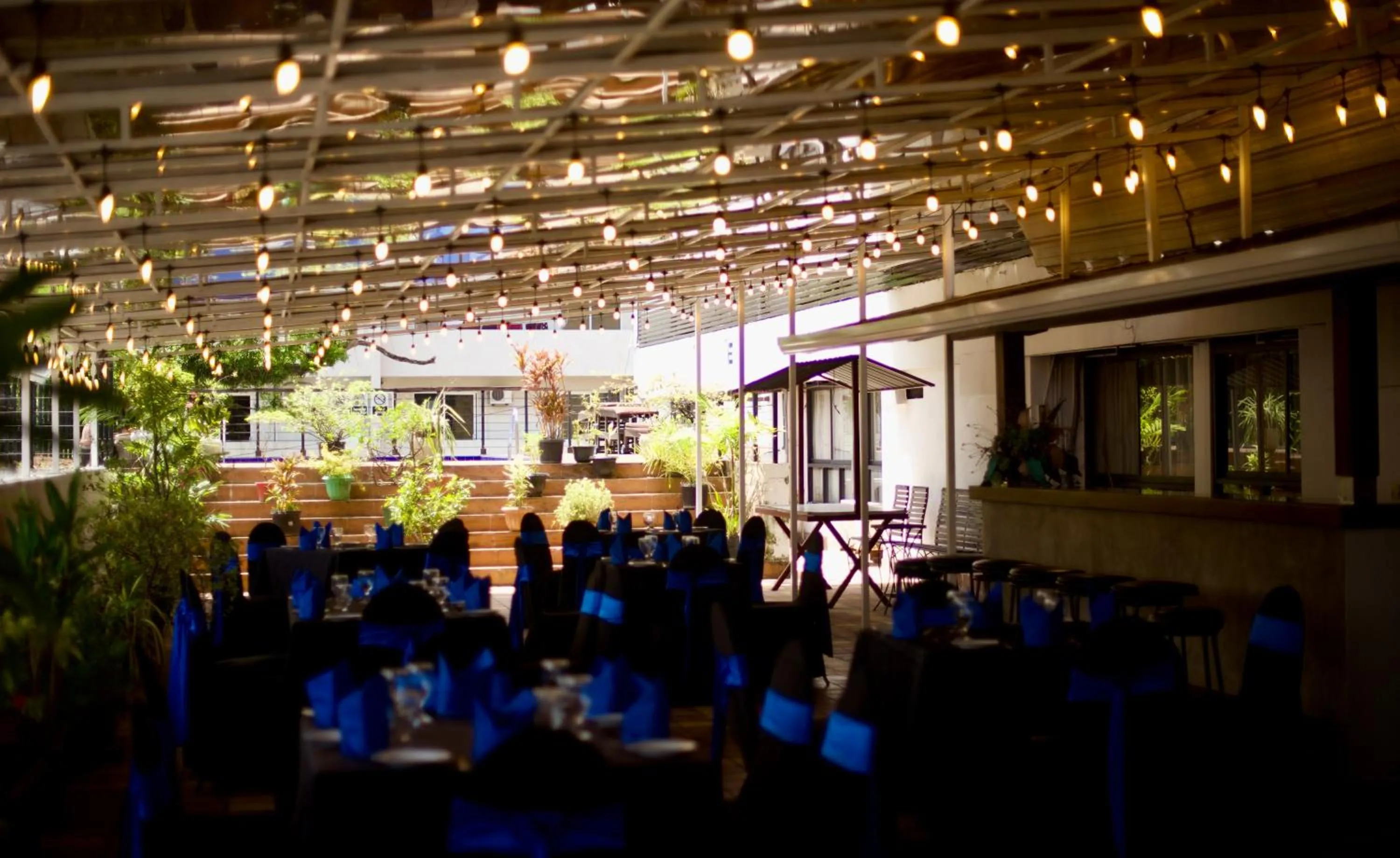 Restaurant/places to eat in Hotel Sapphire