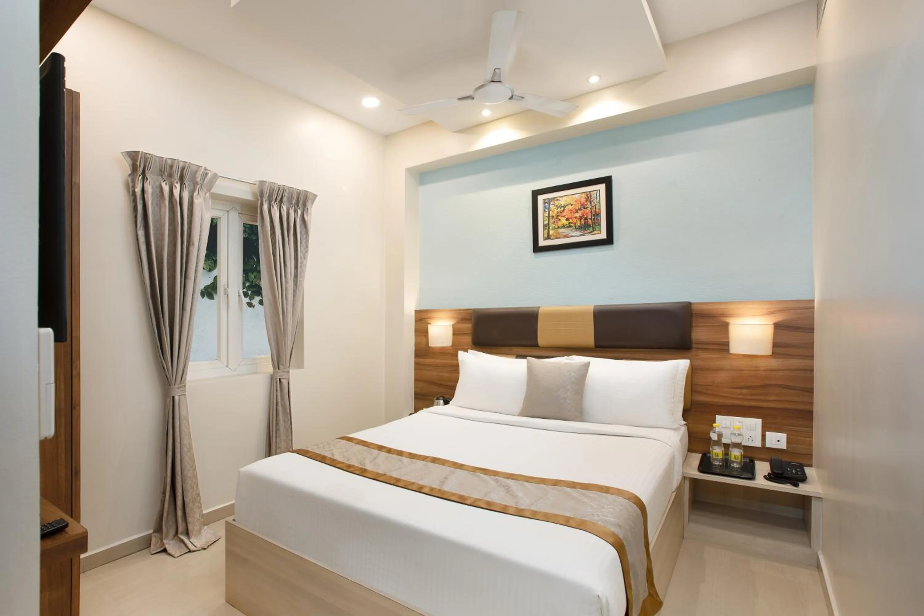 Bedroom, Bed in Grande Inn Trichy