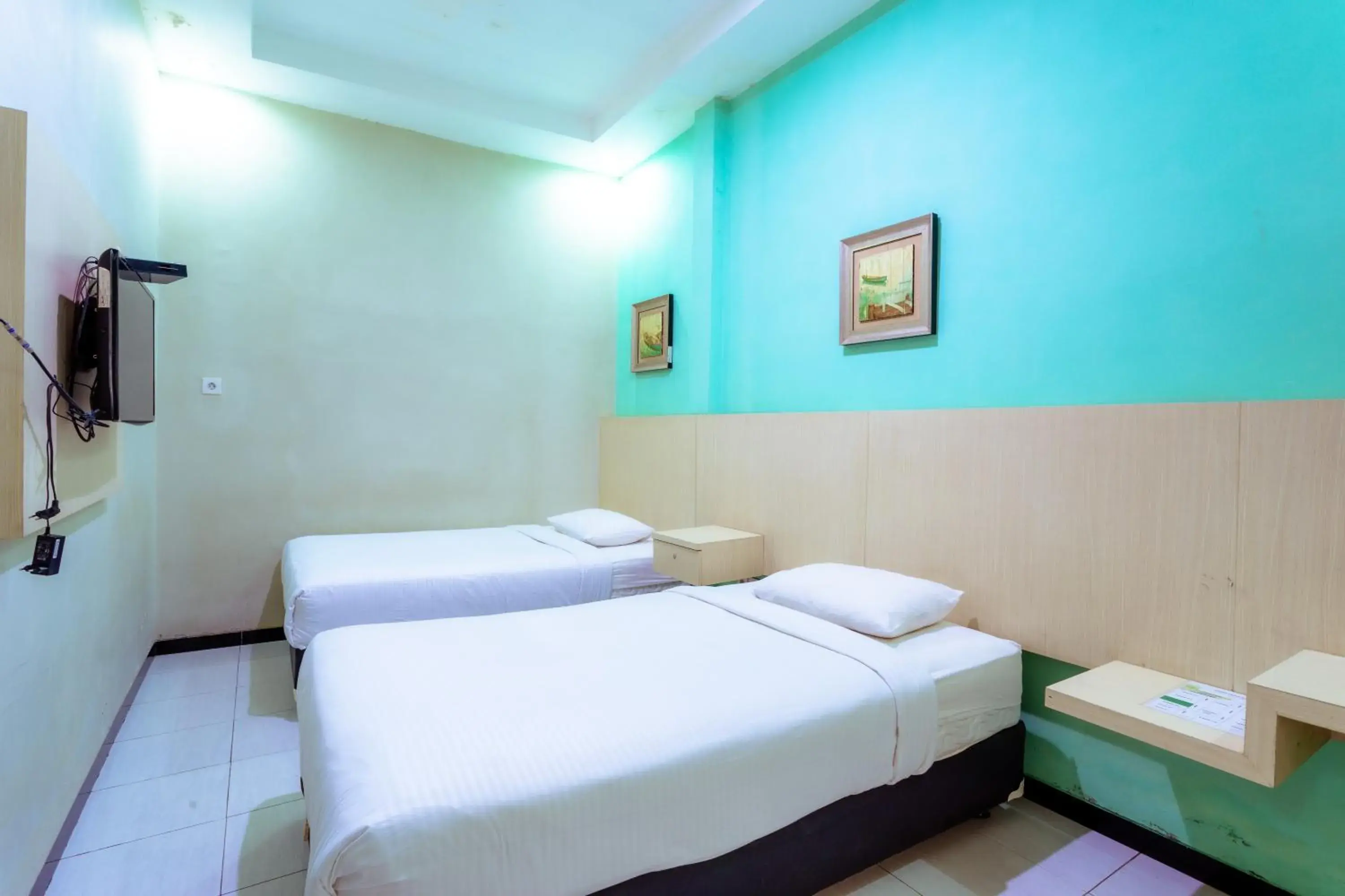 Standard Twin Room in Ardhya Guesthouse Syariah by ecommerceloka Standard Twin Room in Ardhya Guesthouse Syariah by ecommerceloka