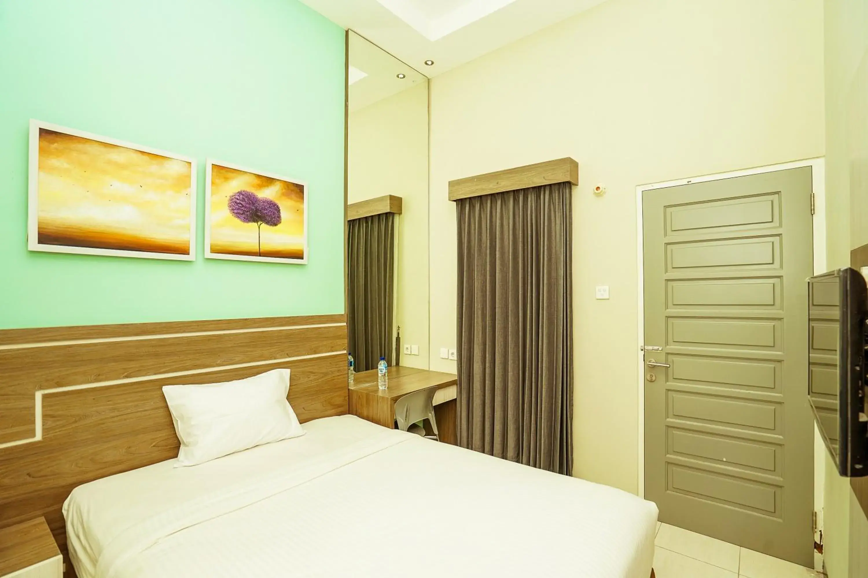 Bedroom, Bed in Ardhya Guesthouse Syariah by ecommerceloka Bedroom, Bed in Ardhya Guesthouse Syariah by ecommerceloka