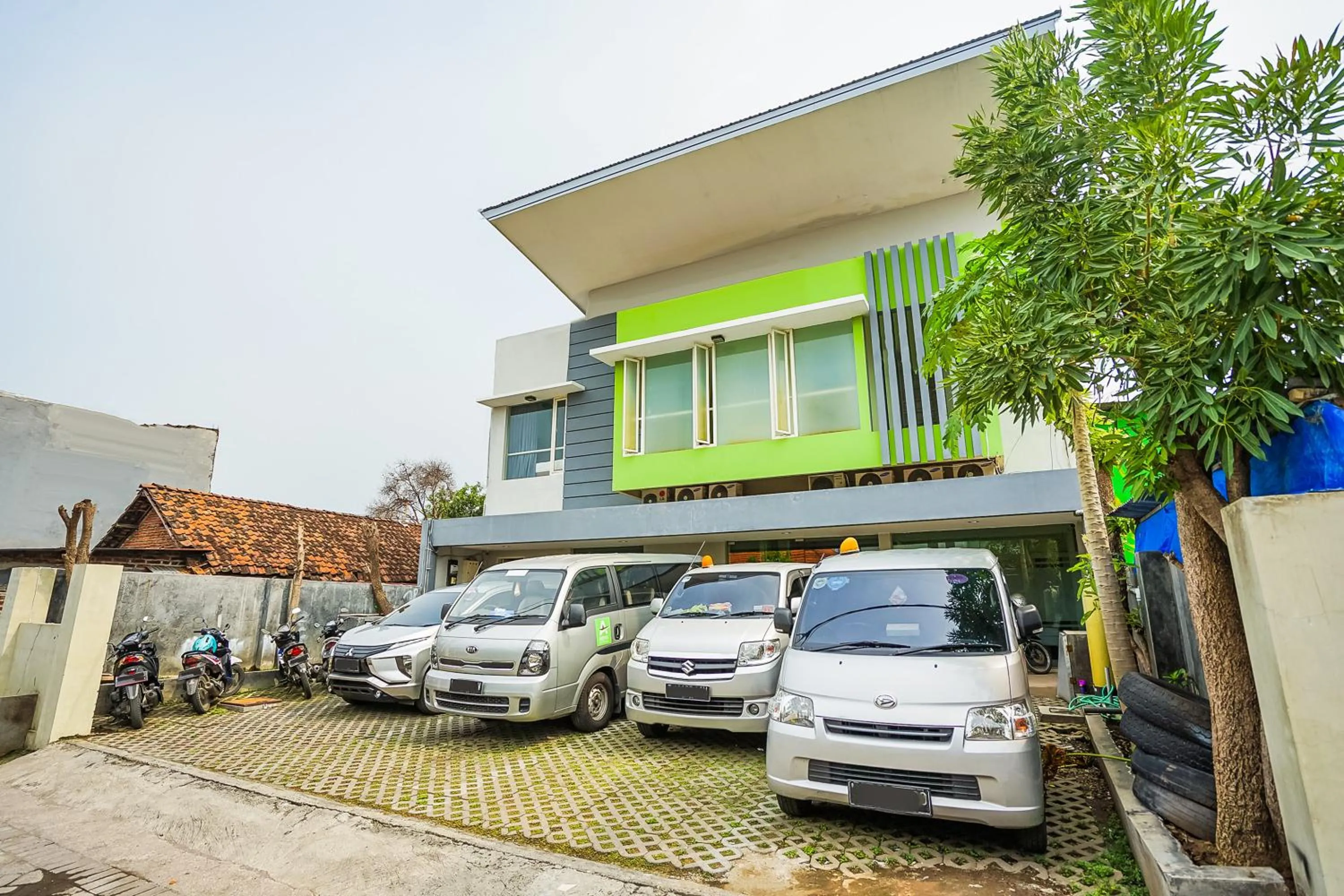 Facade/entrance in Ardhya Guesthouse Syariah by ecommerceloka