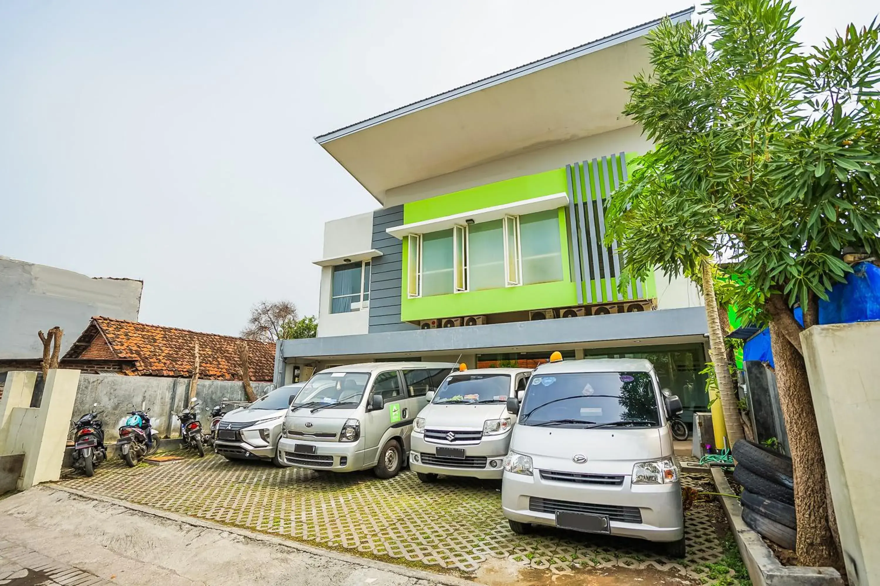 Facade/entrance in Ardhya Guesthouse Syariah by ecommerceloka Facade/entrance in Ardhya Guesthouse Syariah by ecommerceloka