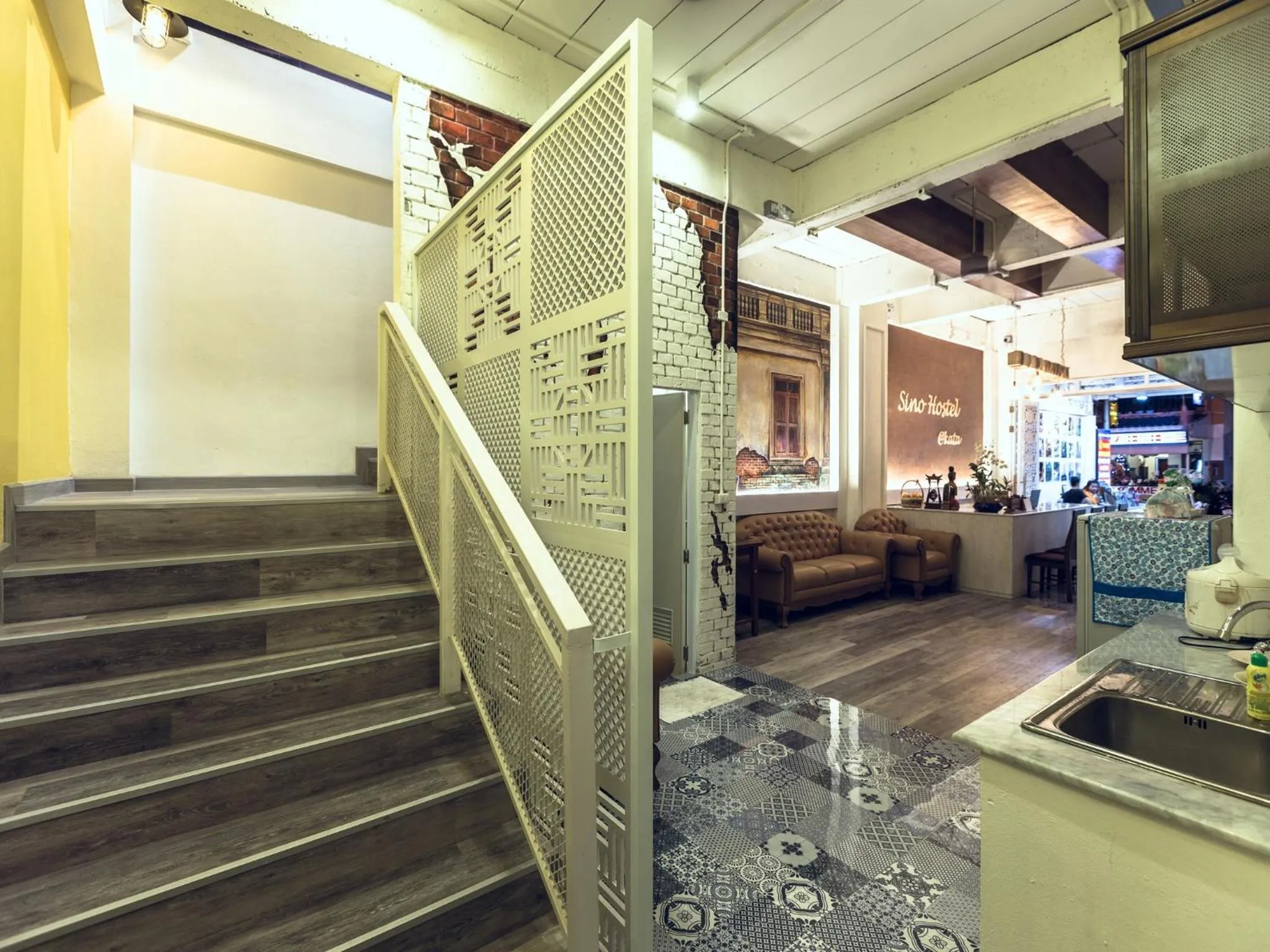 Kitchen or kitchenette in Sino Hostel @ Kata