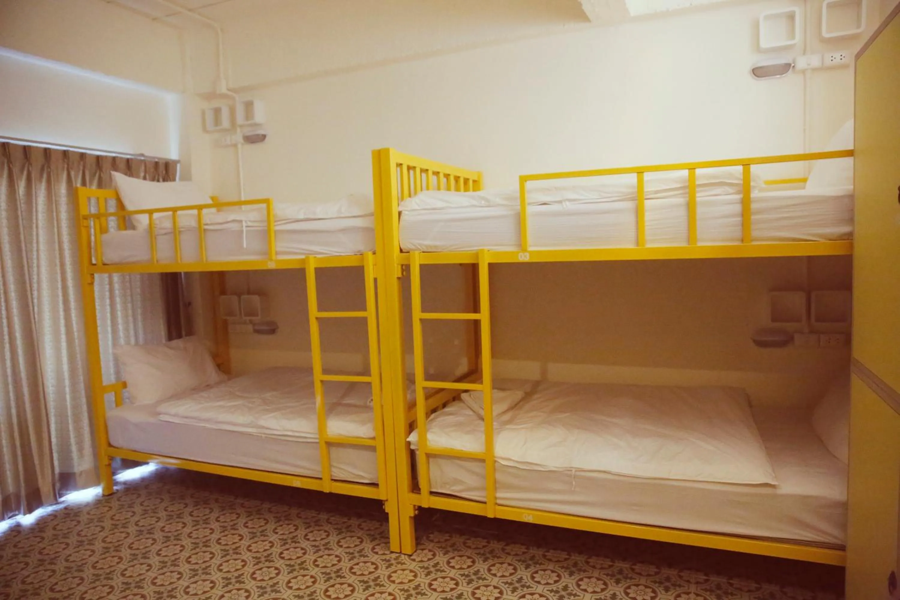 bunk bed in Sino Hostel @ Kata