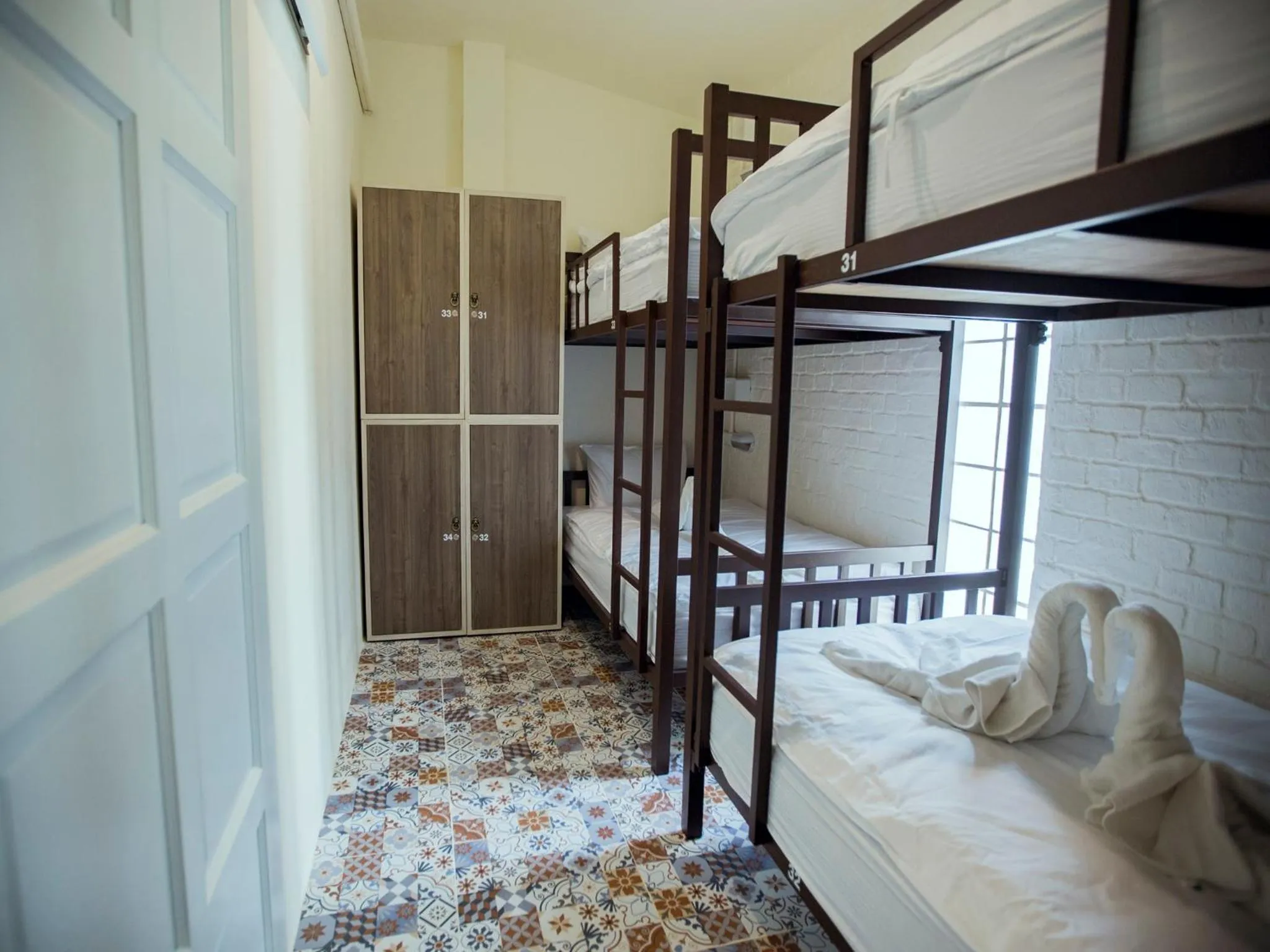 bunk bed in Sino Hostel @ Kata